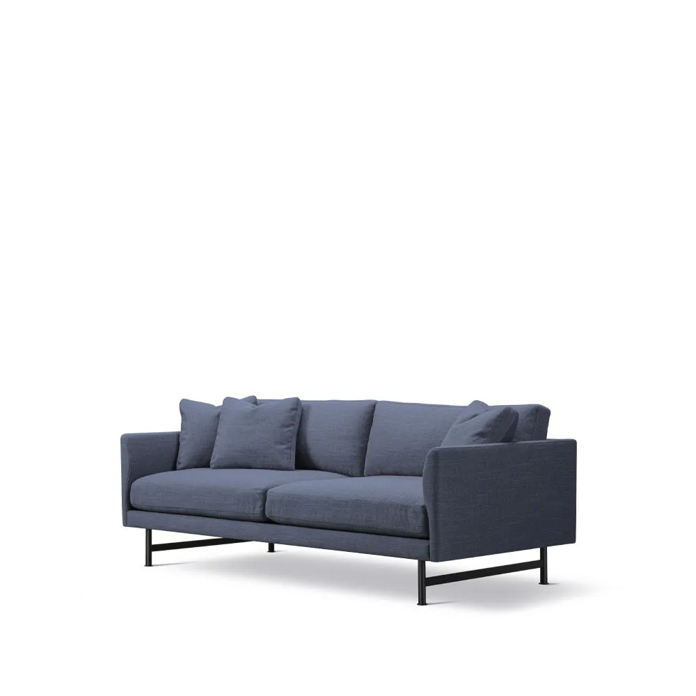 Sofa 2-osobowa Calmo 5622, Sunniva 783 - czarna stal Fredericia Furniture