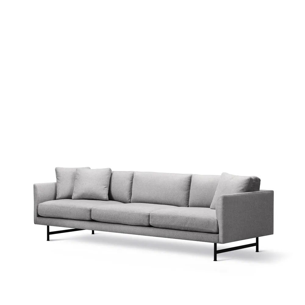 Sofa Calmo 5623, Sunniva 242 - stal czarna Fredericia Furniture