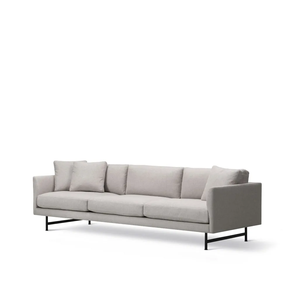 Sofa Calmo 5623, Sunniva 717 - stal czarna Fredericia Furniture