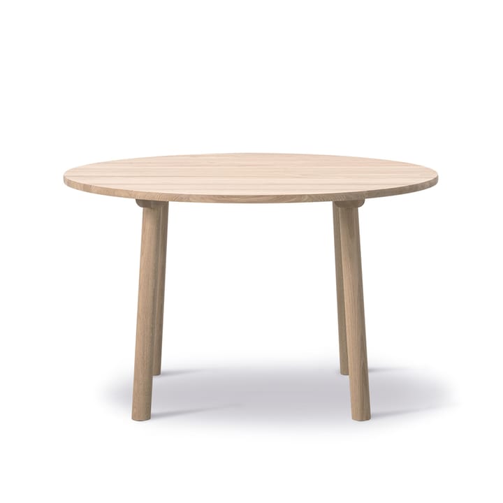 Stół jadalny Taro 6121 - Dąb natłuszczany mydłem, Ø120 cm - Fredericia Furniture