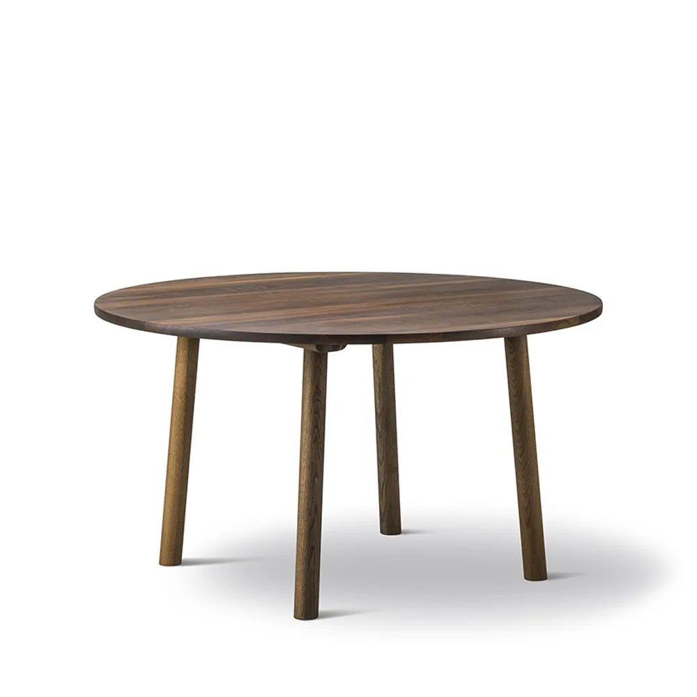 Stół jadalny Taro 6121, Dąb wędzony, Ø120 cm Fredericia Furniture