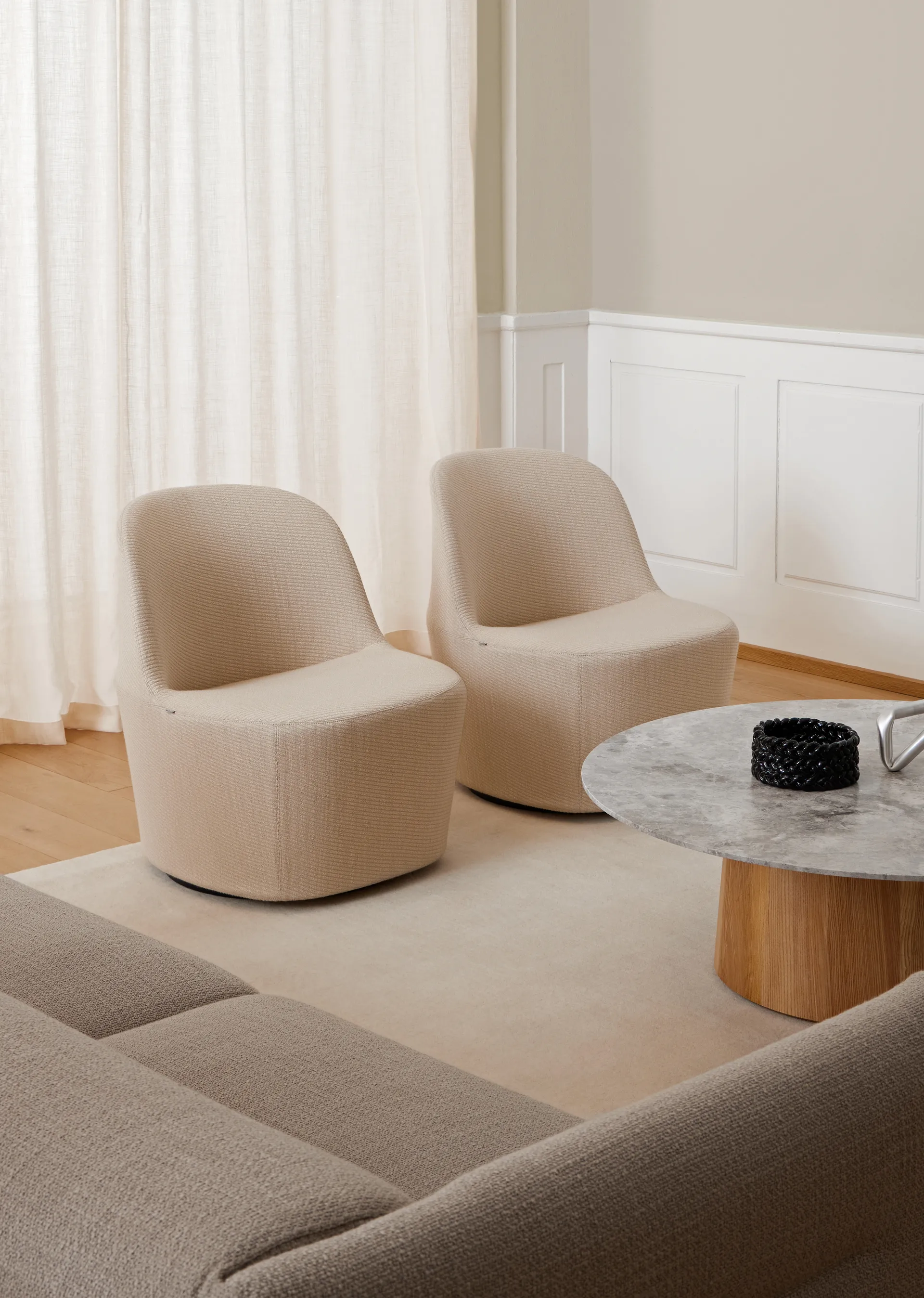 Stolik kawowy Niveau Ø110cm, Tundra Grey-jesion olejowany Fredericia Furniture