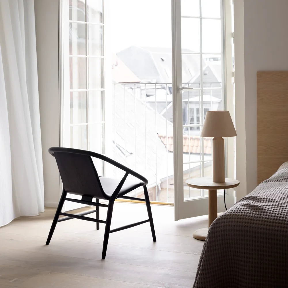 Stolik Pon, Dąb czarny lakierowany, Ø35 cm Fredericia Furniture