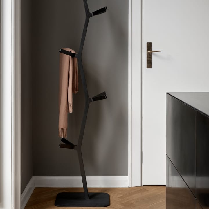 Wieszak Nara, Jesion czarny bejcowany - stal czarna lakierowana Fredericia Furniture