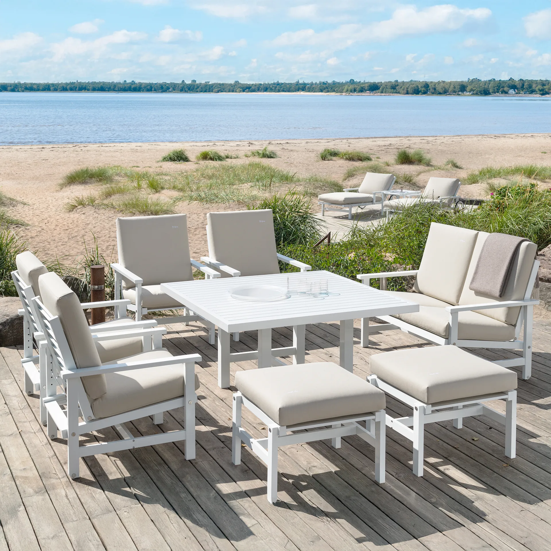 Stół 65, White, 124×122×72 cm Fri Form