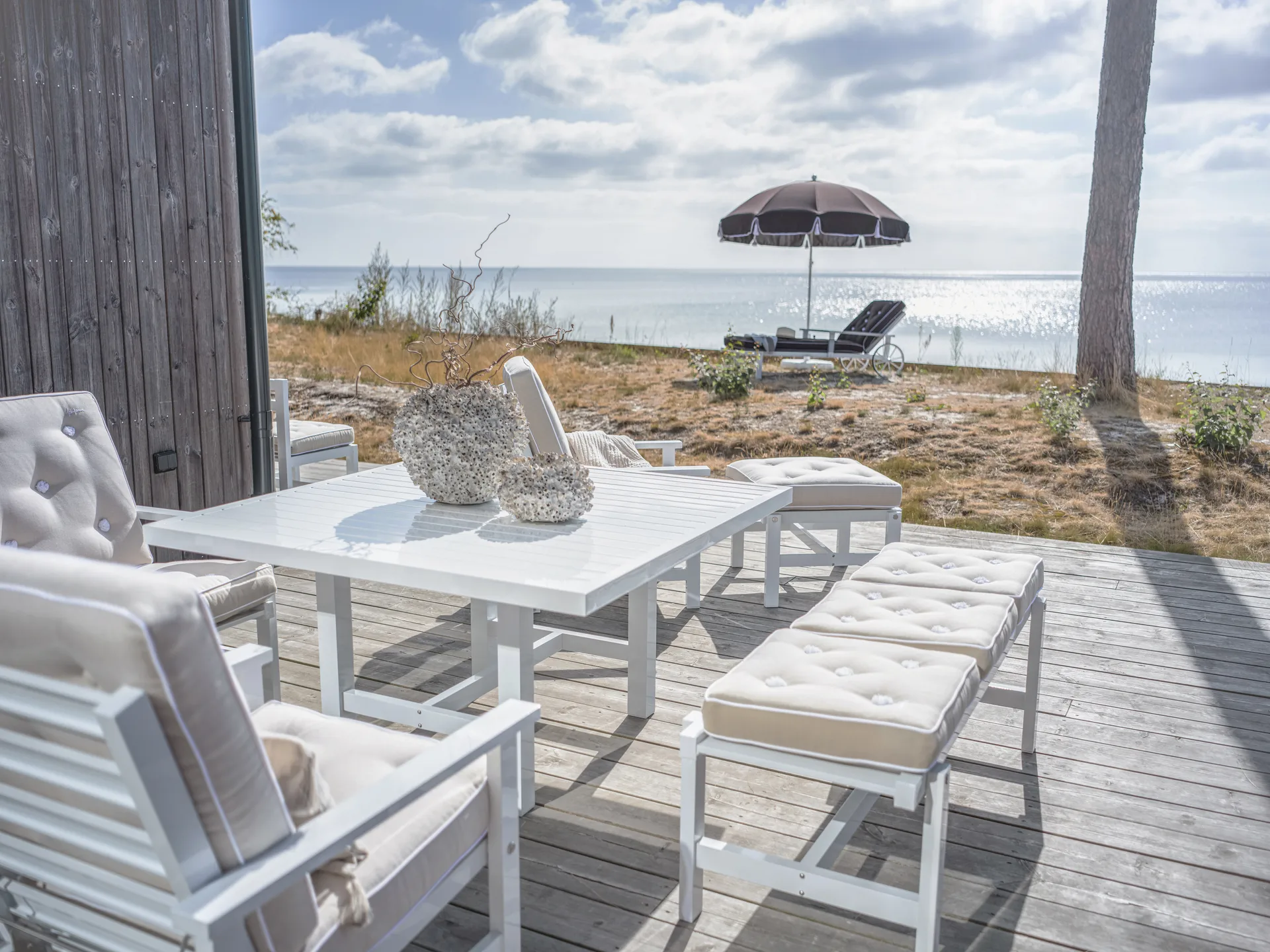 Stół 65, White, 124×133×66 cm Fri Form