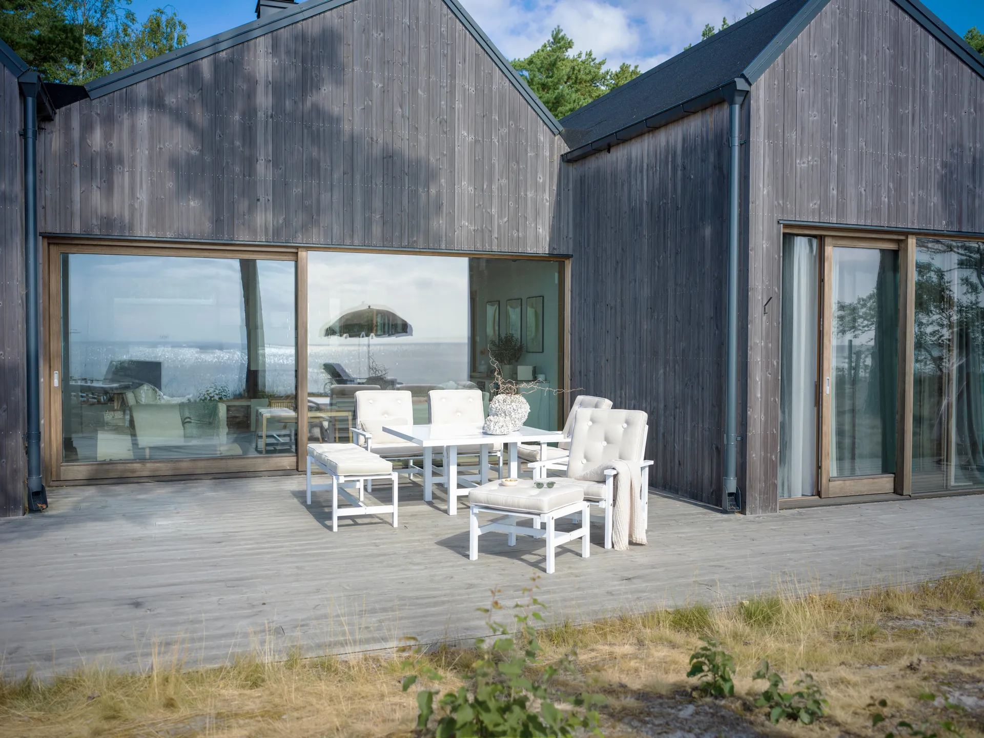 Stół 65, White, 124×133×66 cm Fri Form