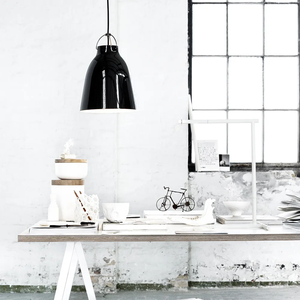 Caravaggio 2 lampa wisząca, Czarny gładki-czerwony tekstylny sznurek Fritz Hansen