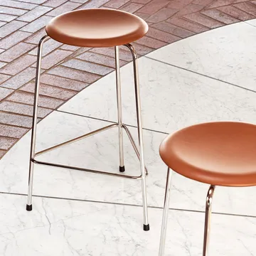 High Dot stołek skórzany - Wild leather walnut - Fritz Hansen