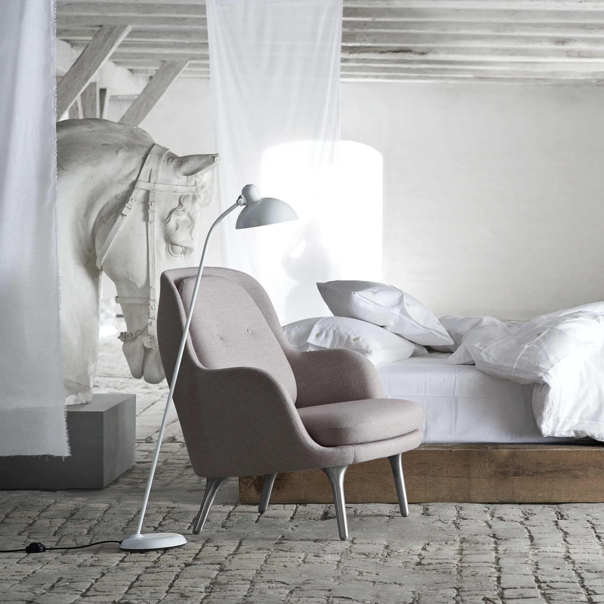 Lampa podłogowa Kaiser Idell 6556-F, White Fritz Hansen