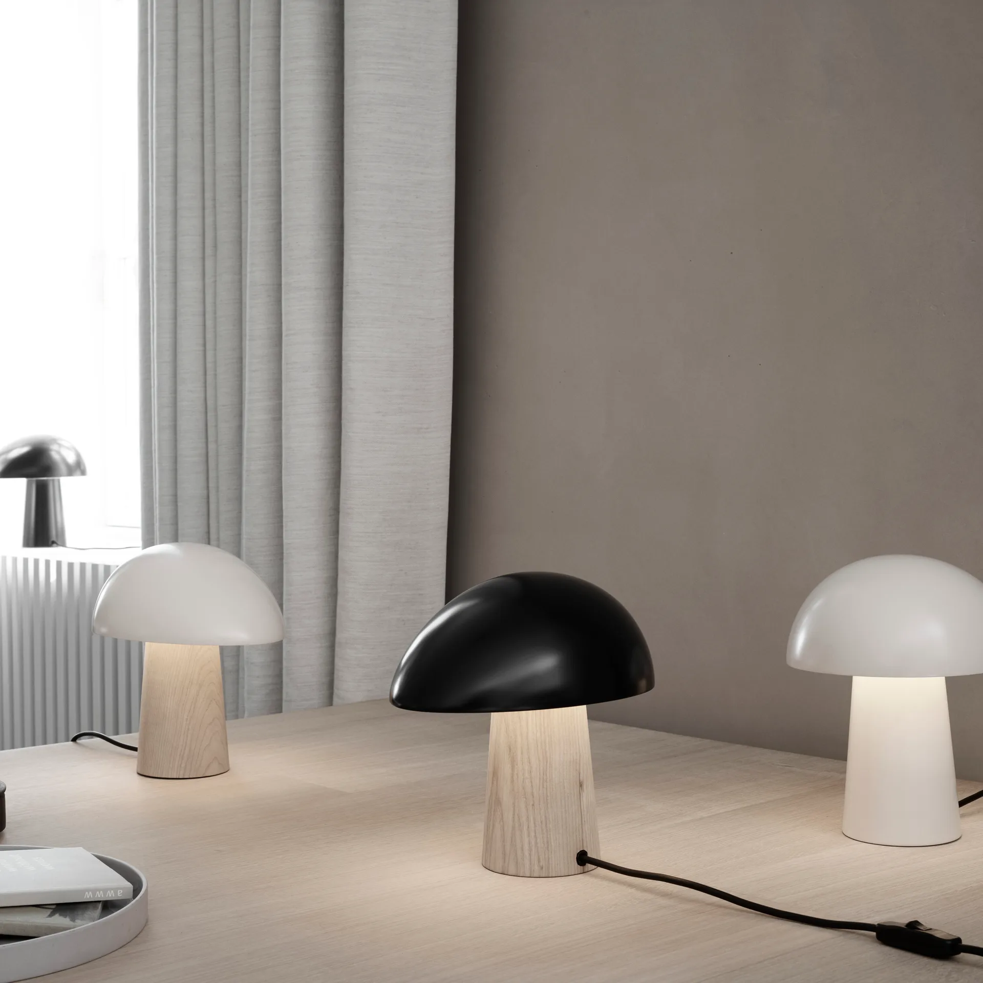 Lampa stołowa Night Owl jesion, Smokey white Fritz Hansen
