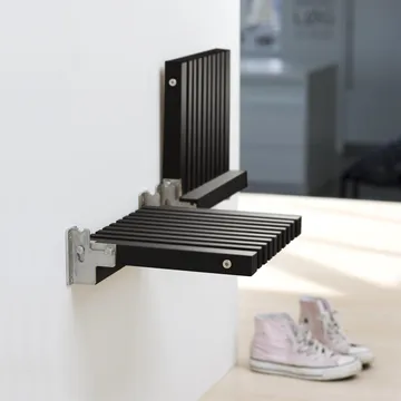 Siedzisko składane ścienne Cutter - Dąb lakierowany na czarno - Fritz Hansen