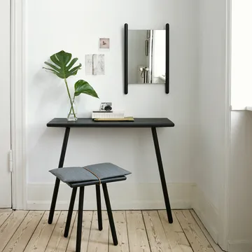 Stołek Georg - Len, dąb surowy, w tym poduszka z lnu - Fritz Hansen