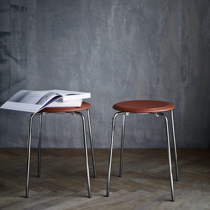 Stołek skórzany Dot , Orzech włoski Fritz Hansen