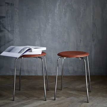 Stołek skórzany Dot  - Wild leather walnut - Fritz Hansen