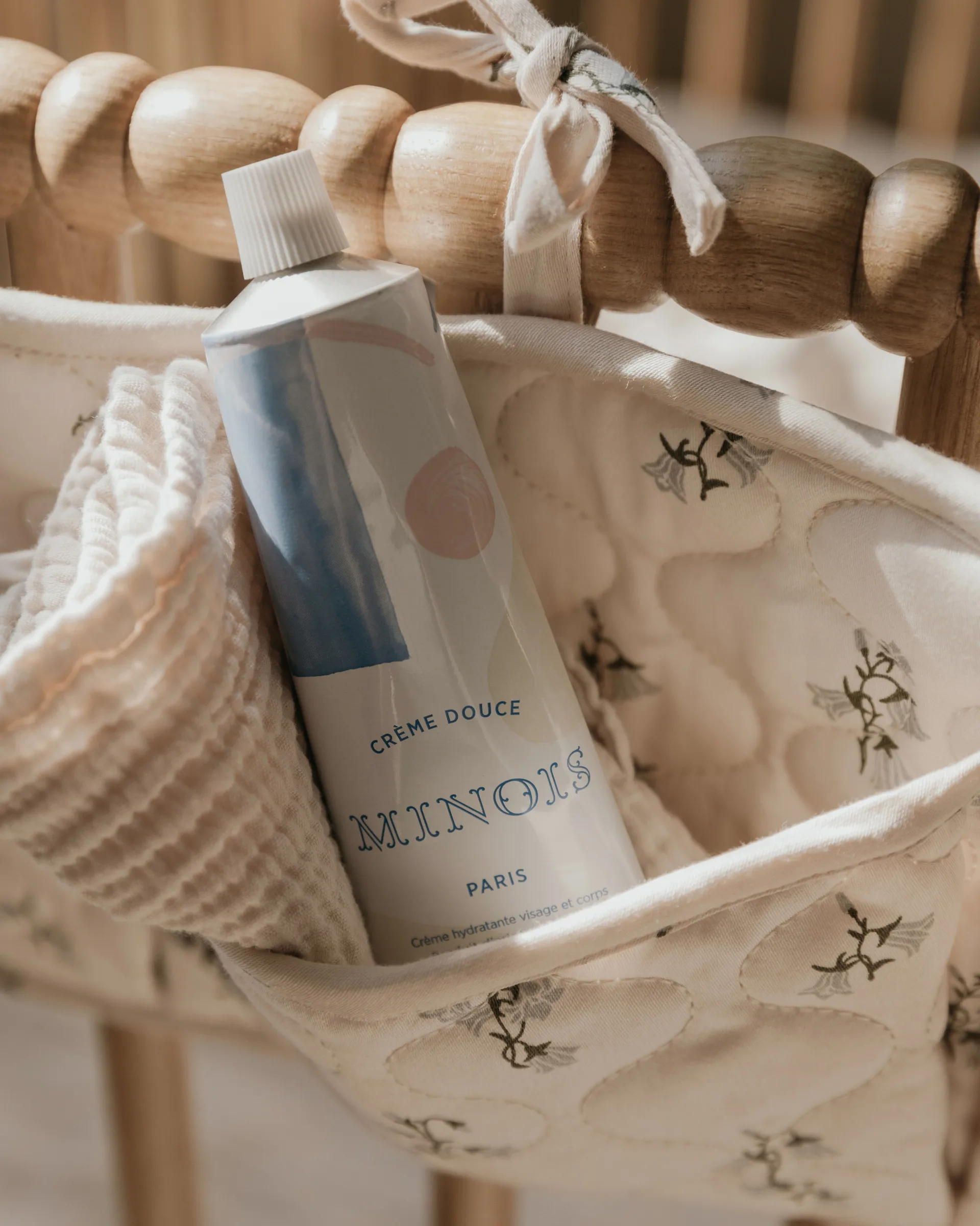 Kieszonka na łóżko Bluebell Satin, pikowana, 18x43 cm Garbo&Friends