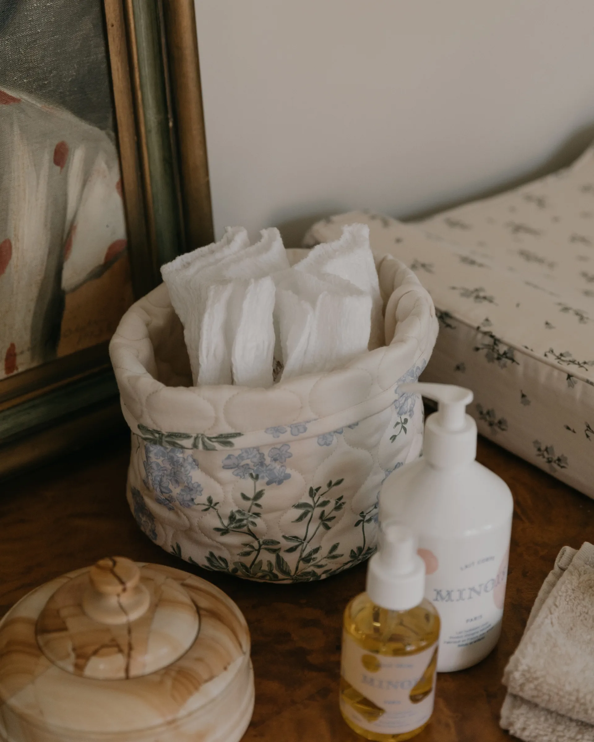 Kosz do przechowywania Plumbago Satin quiltad 2-szt., 20xØ20 cm + 30xØ30 cm Garbo&Friends