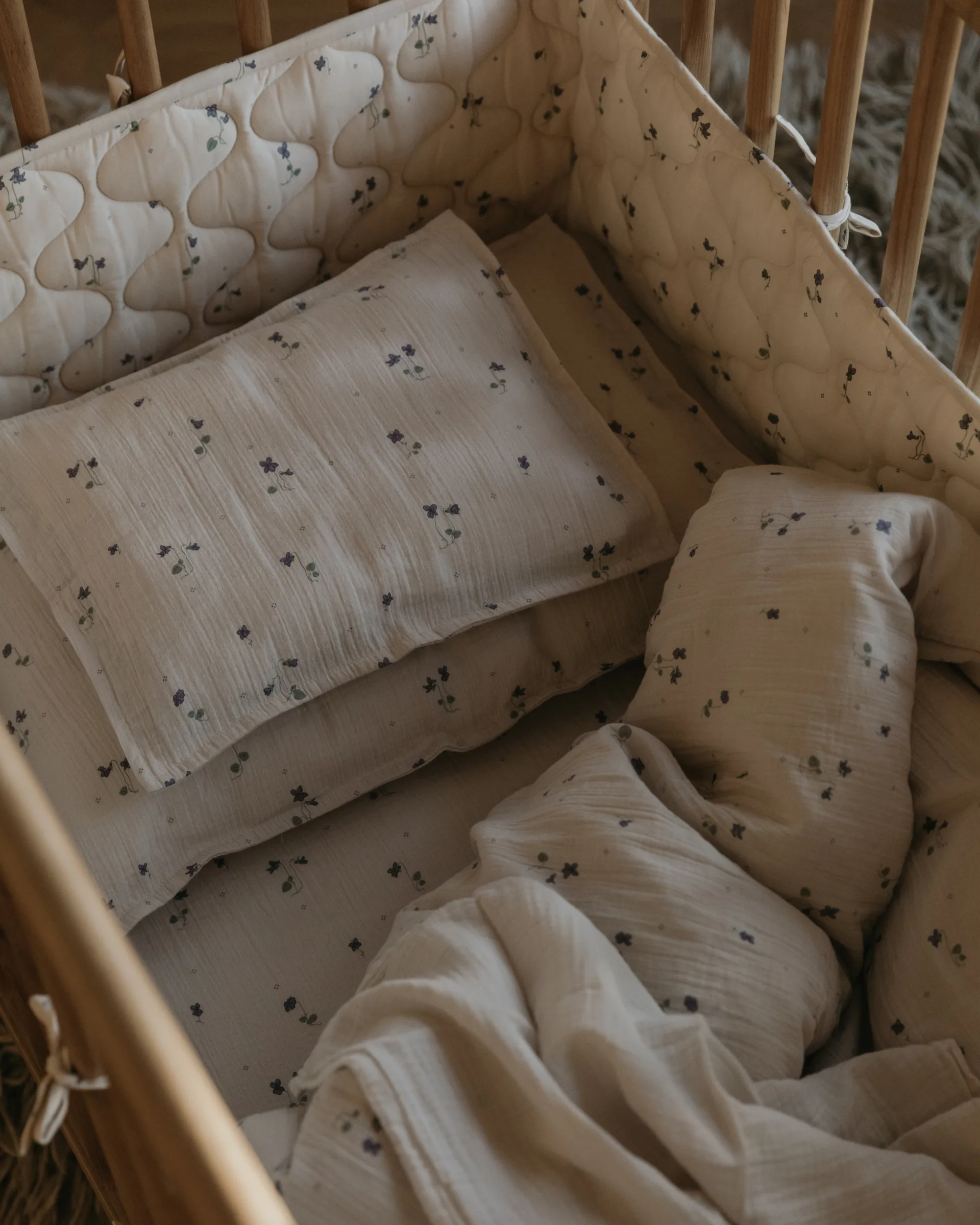 Ochraniacz do łóżeczka Viola Satin quiltat, 30x360 cm Garbo&Friends