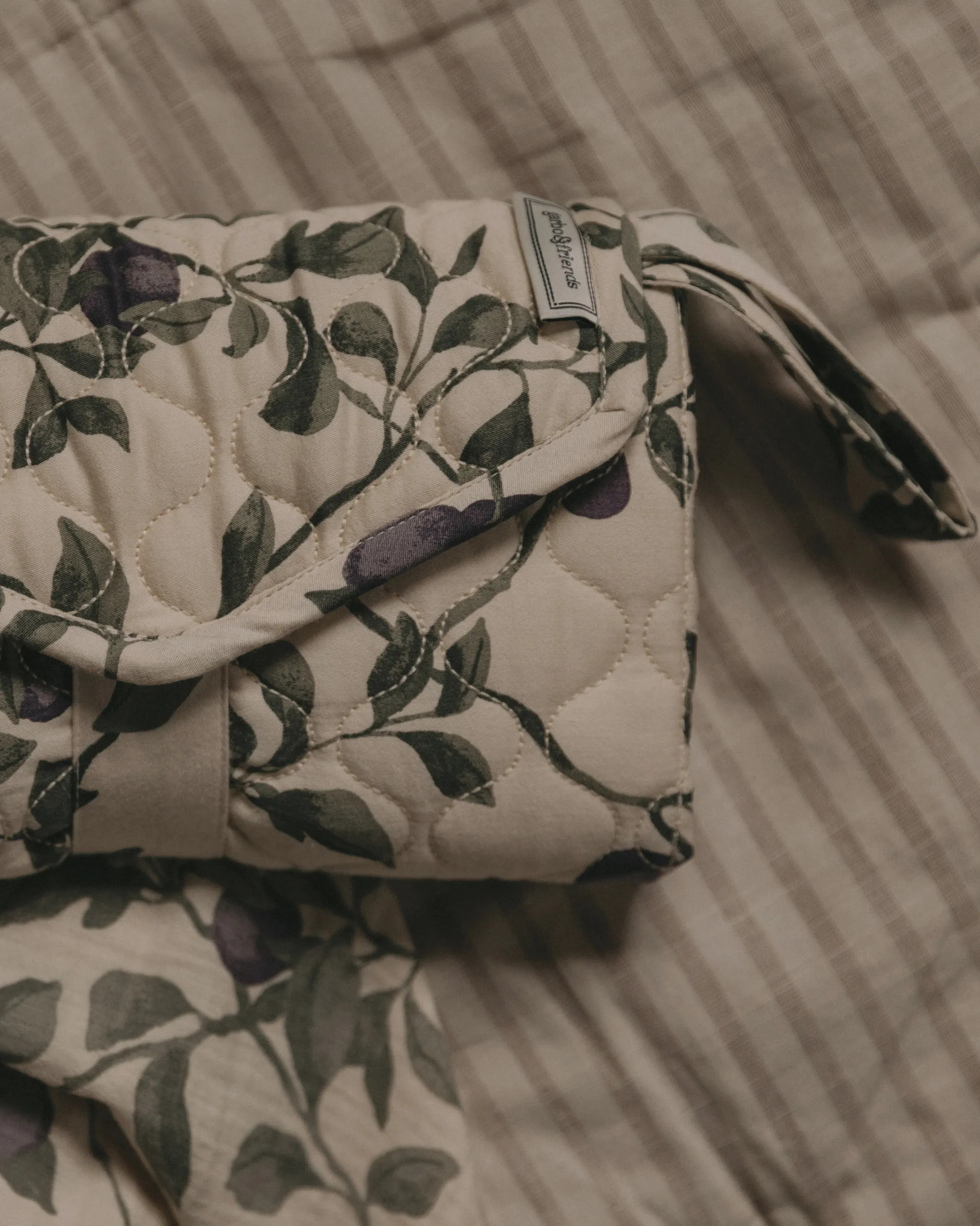 Przenośna mata do przewijania Plum Satin Change To Go, 46x80 cm Garbo&Friends