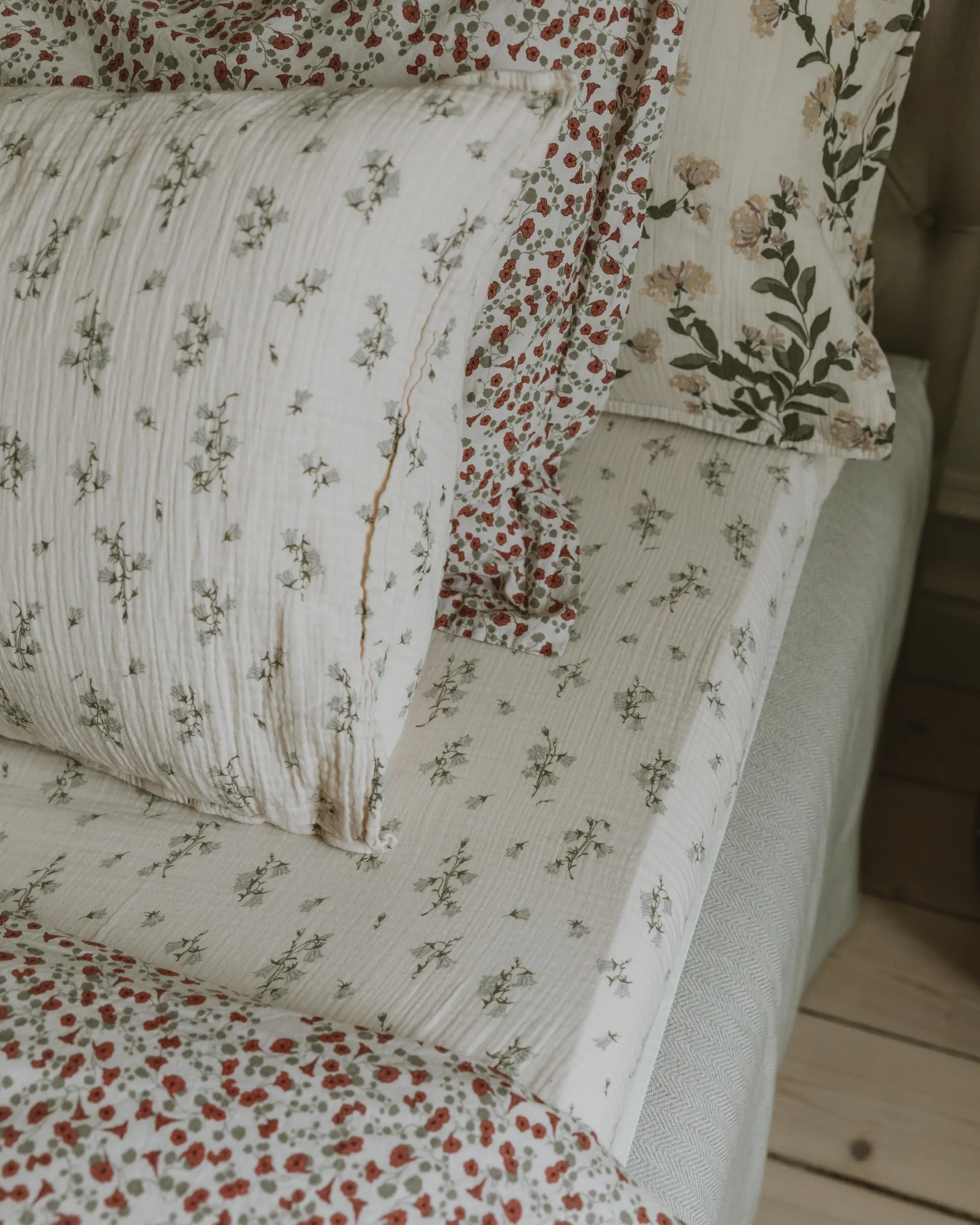 Prześcieradło z gumką Bluebell Muslin, 90x200x30 cm Garbo&Friends