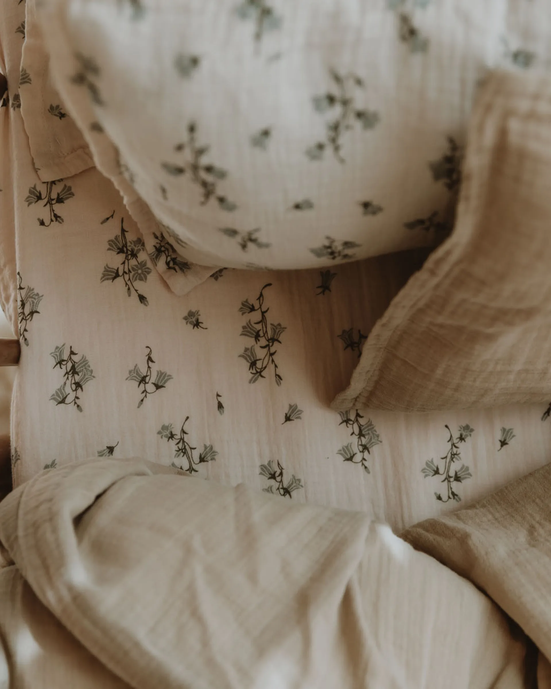 Prześcieradło z gumką Bluebell Muslin, 90x200x30 cm Garbo&Friends