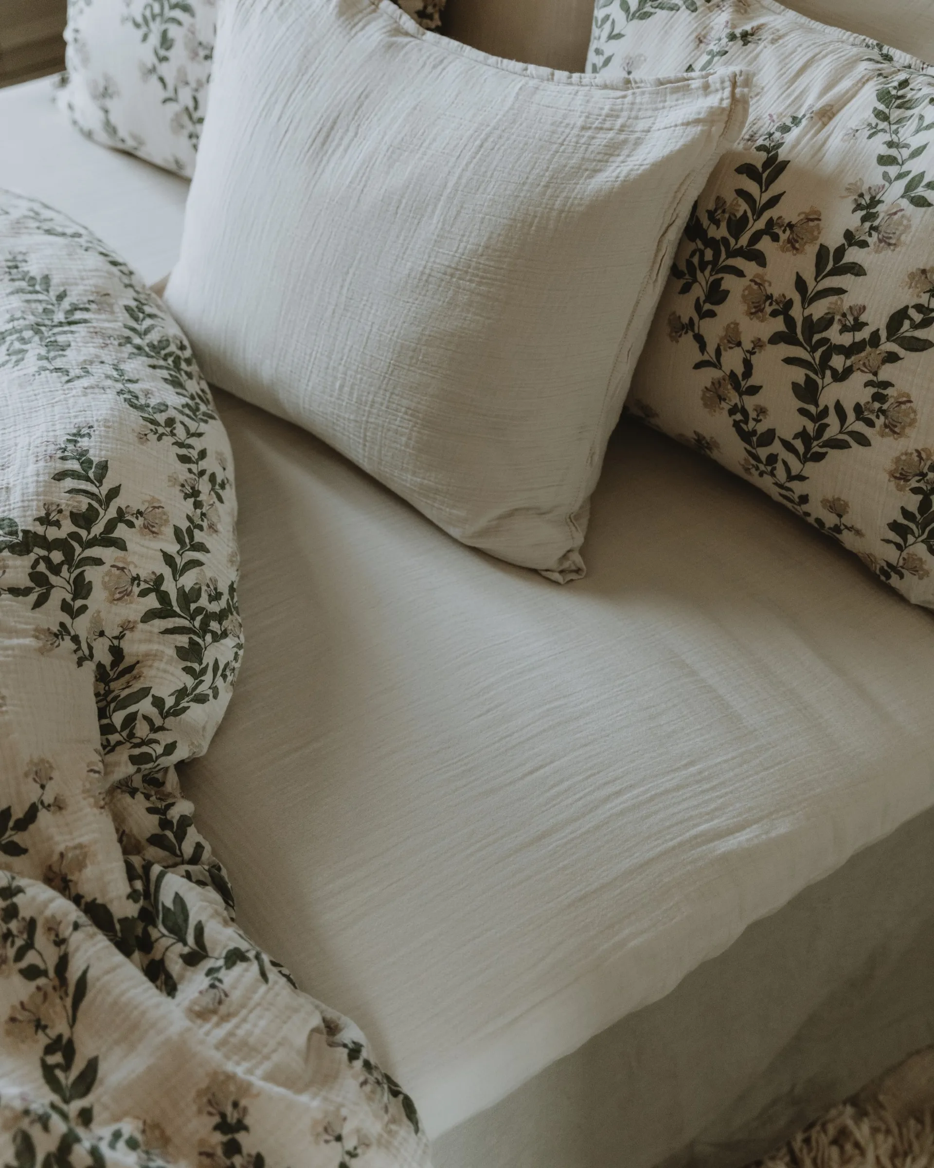 Prześcieradło z gumką Eggshell Muslin, 180x200x30 cm Garbo&Friends