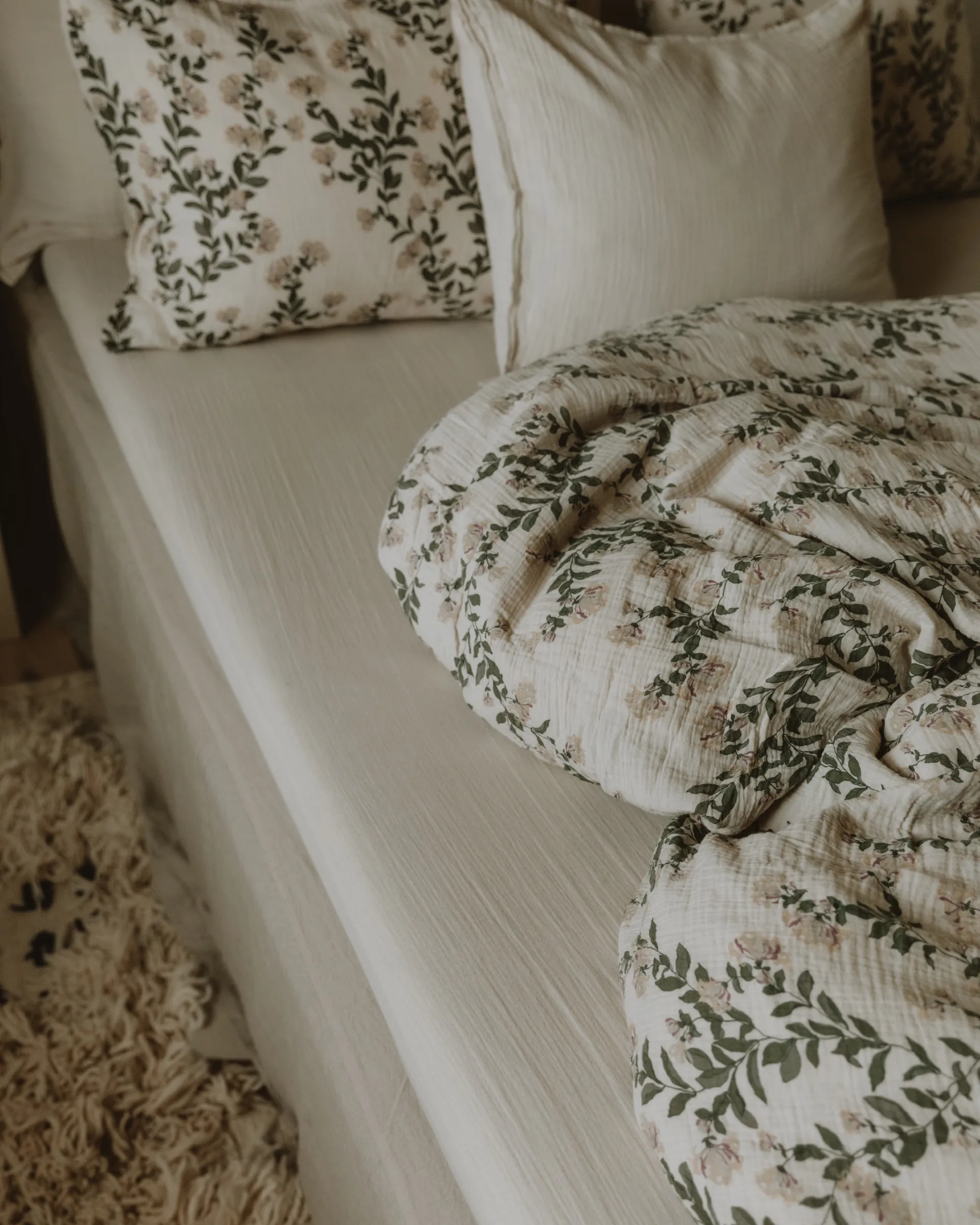 Prześcieradło z gumką Eggshell Muslin, 180x200x30 cm Garbo&Friends