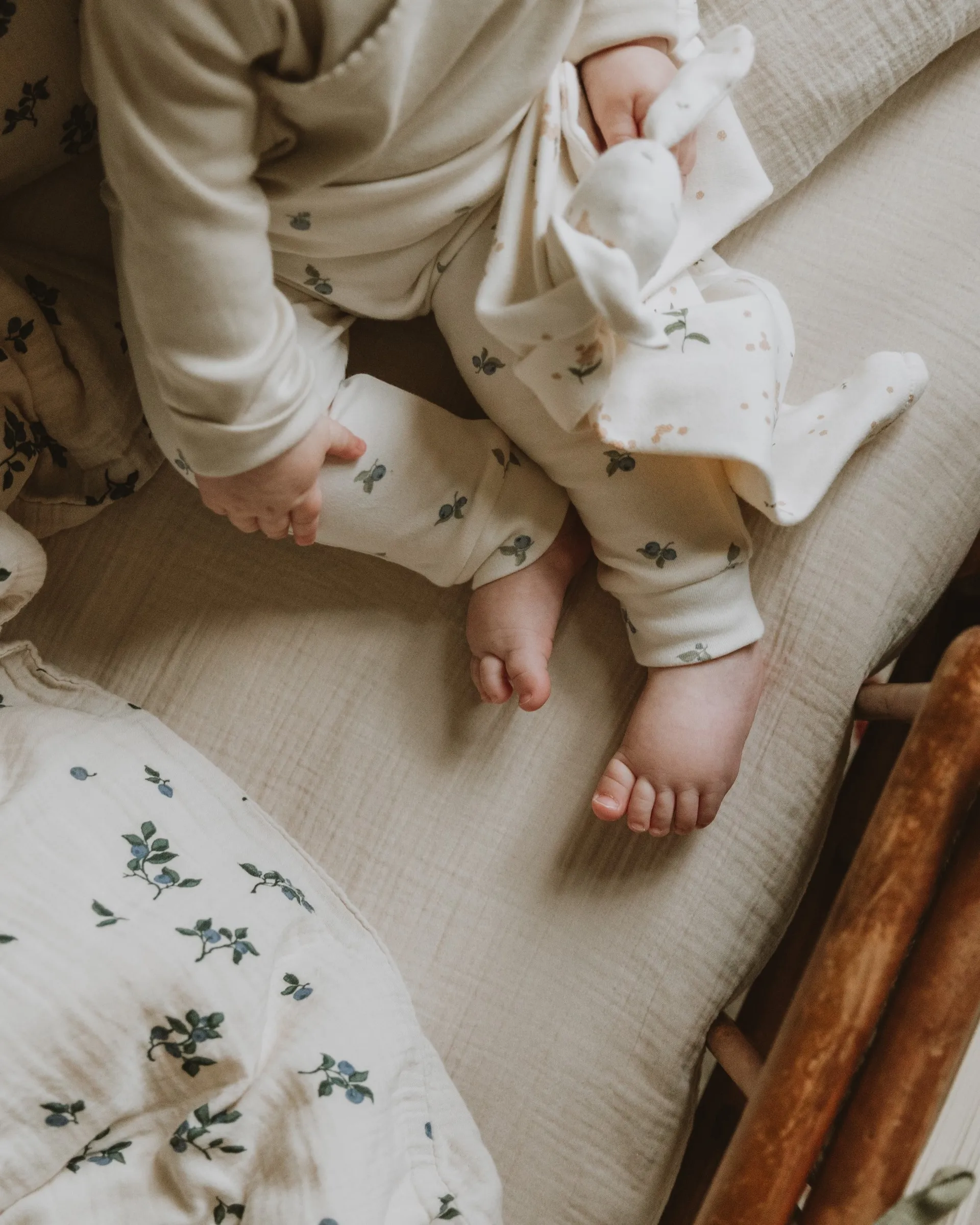 Prześcieradło z gumką Eggshell Muslin, 60x120x20 cm Garbo&Friends