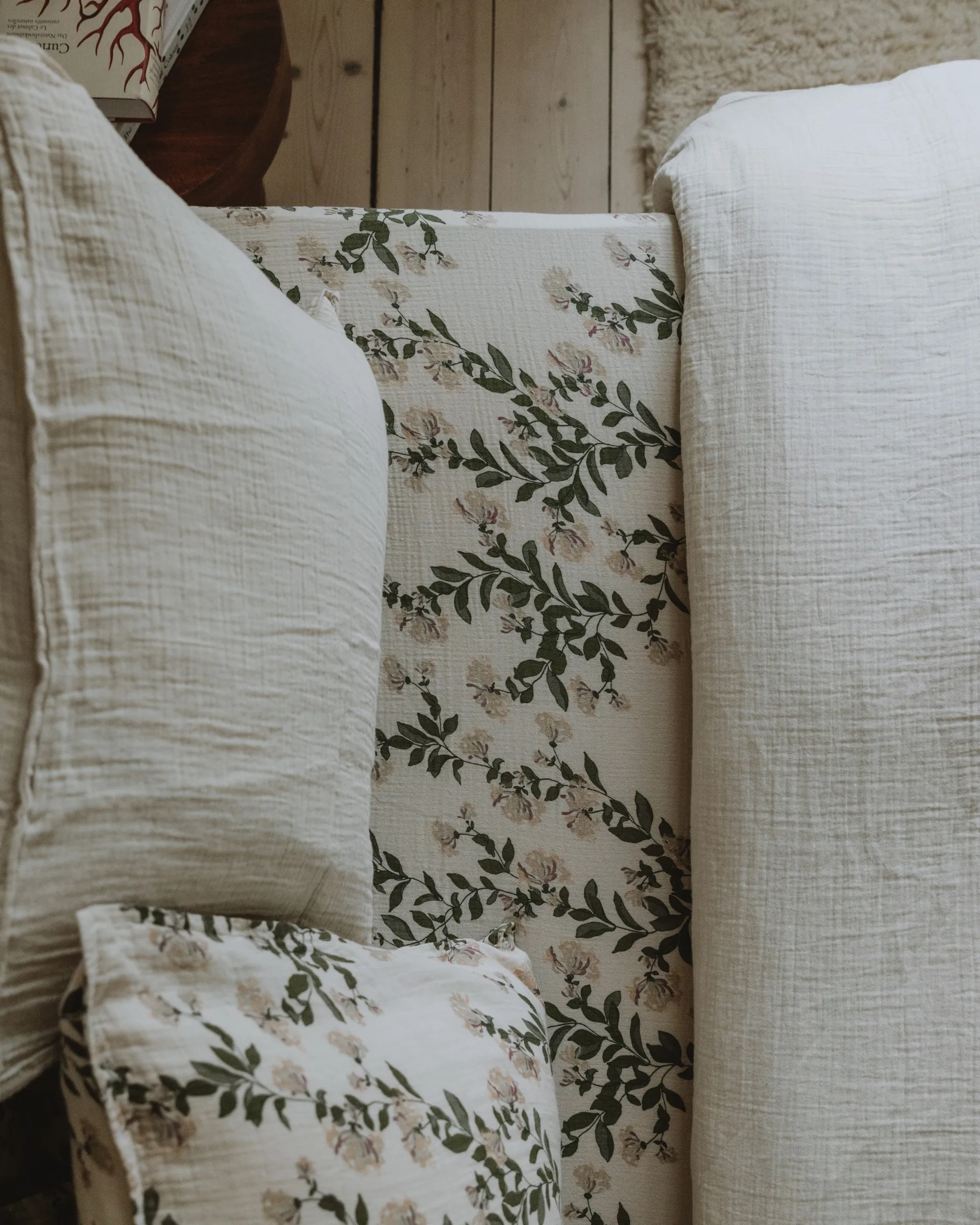 Prześcieradło z gumką Honeysuckle Muslin, 90x200x30 cm Garbo&Friends