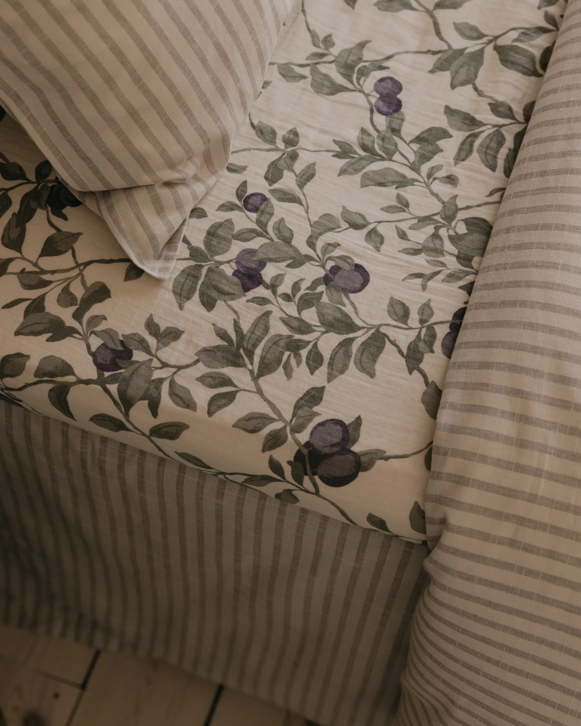 Prześcieradło z gumką Plum Muslin, 60x120x20 cm Garbo&Friends