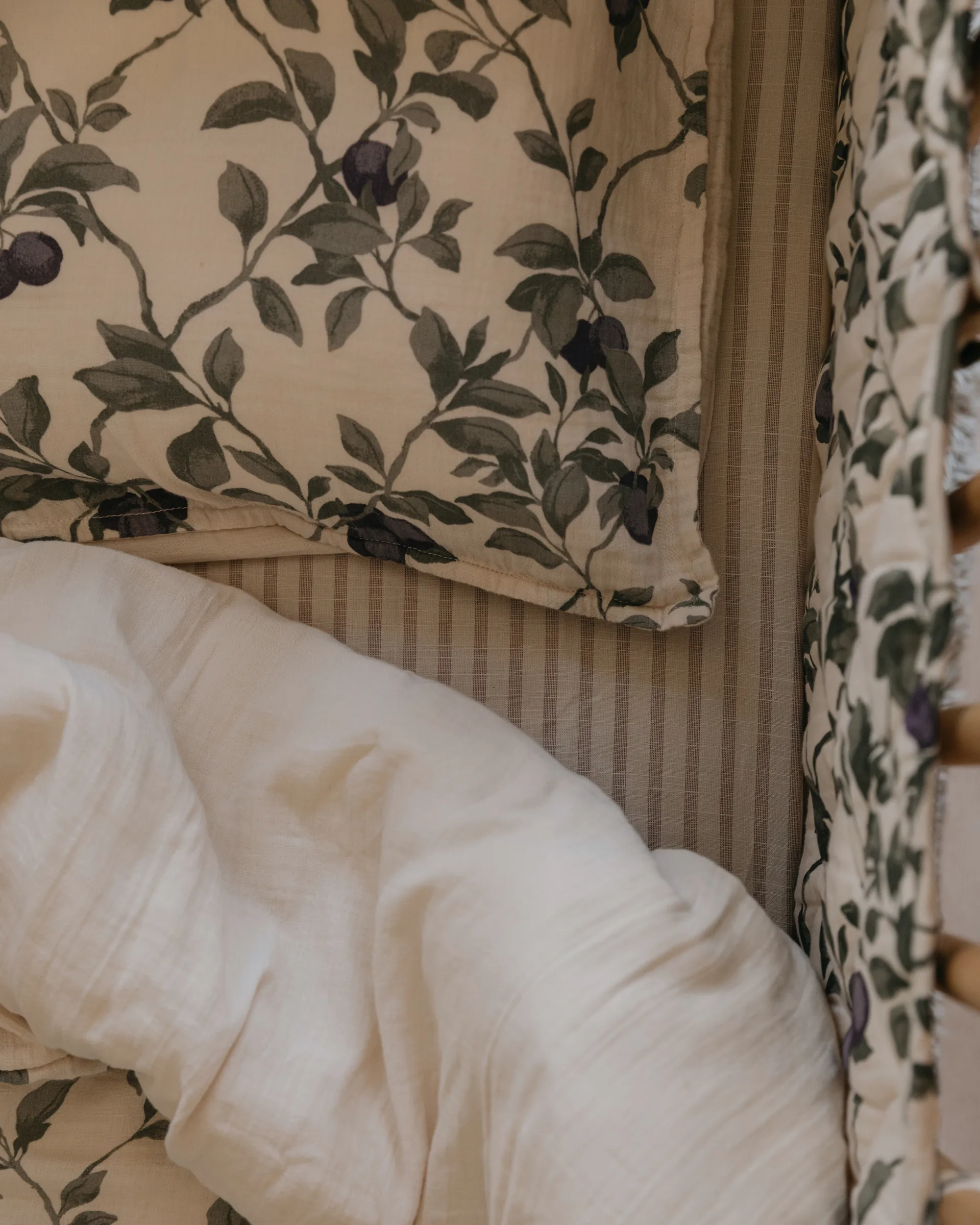 Prześcieradło z gumką Stripe Mauve, 70x140x20 cm Garbo&Friends