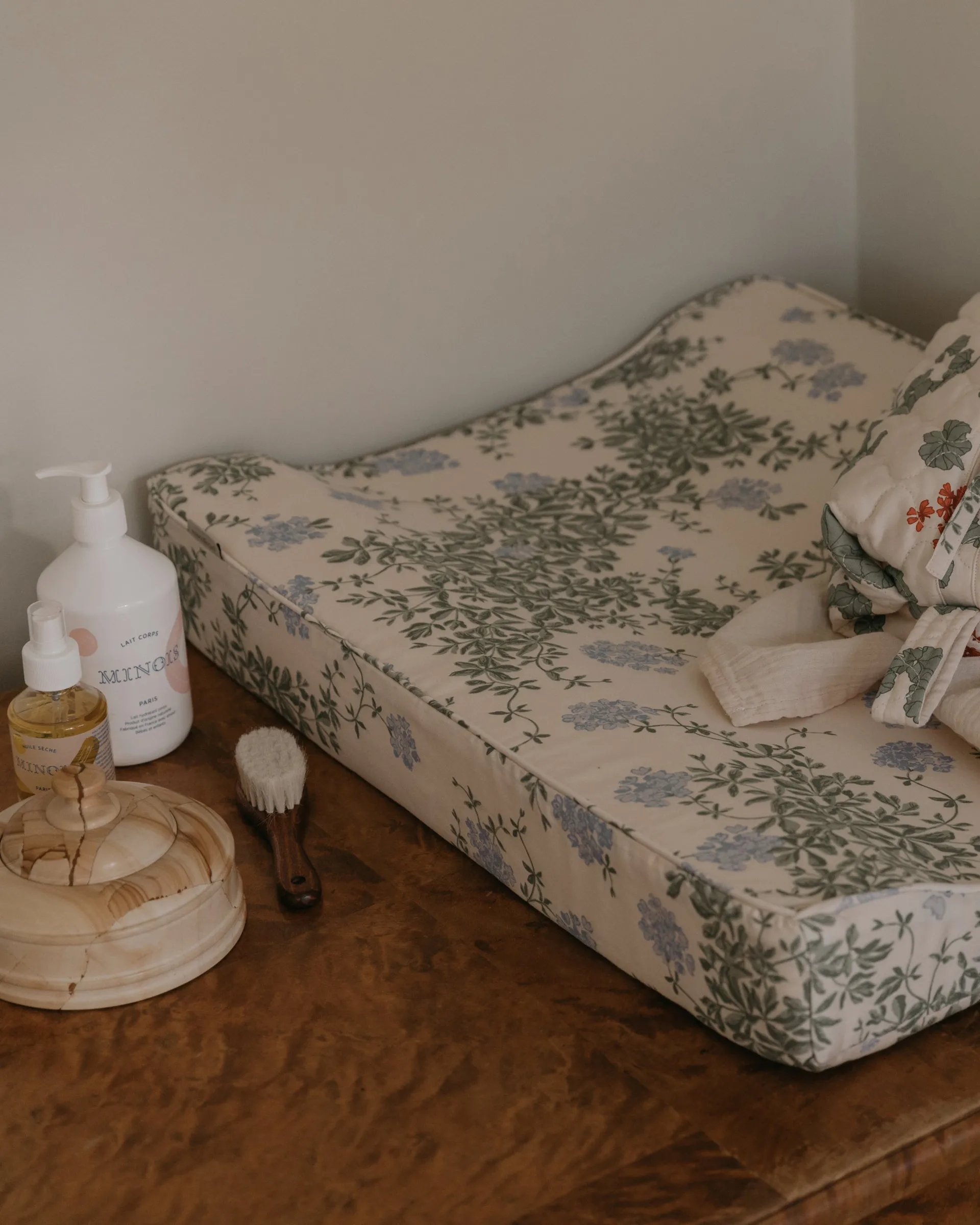 Przewijak pikowany Plumbago, 50x65x9 cm Garbo&Friends