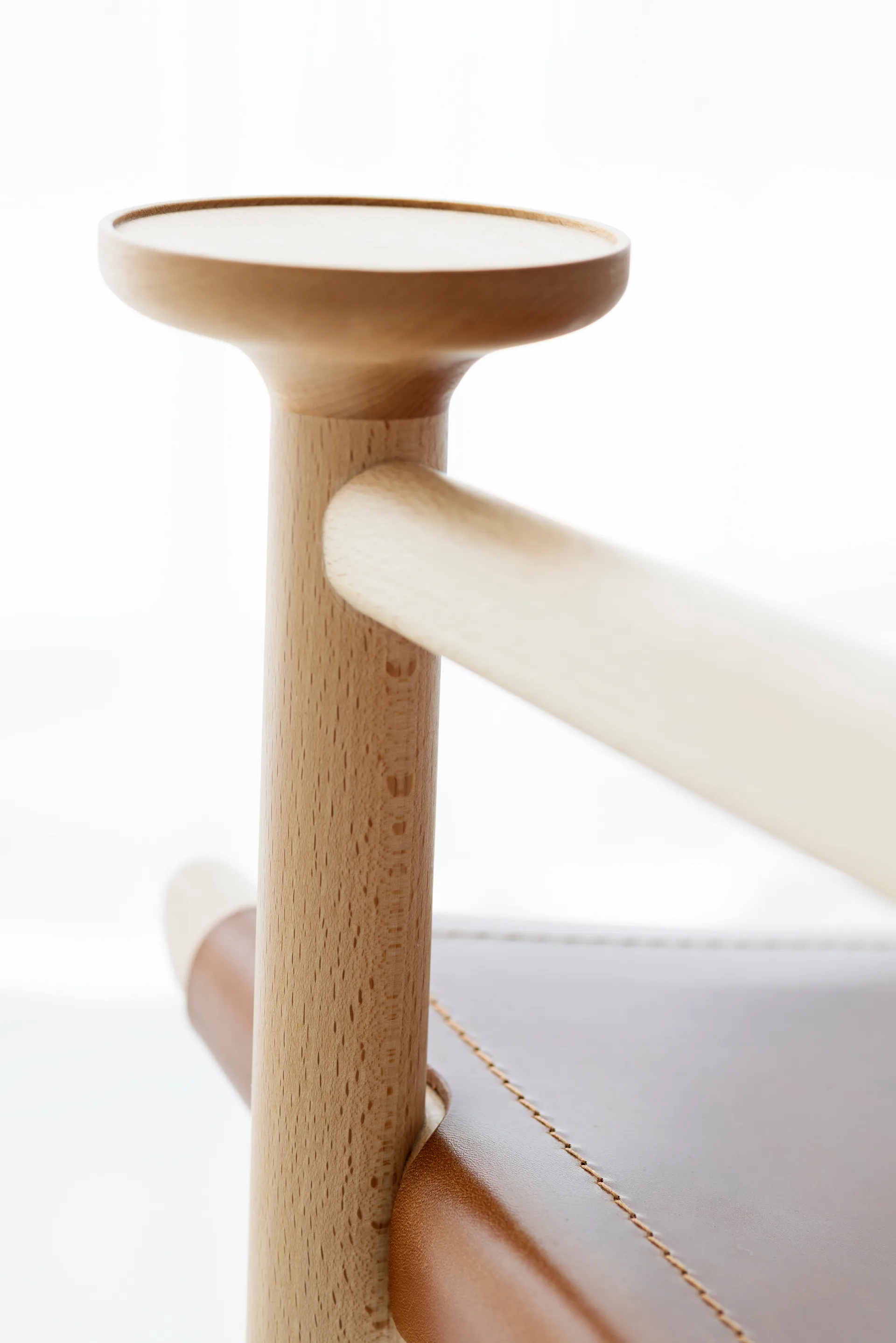 Fotel Hedwig, Buk-biel-skóra Tärnsjö cognac Gärsnäs