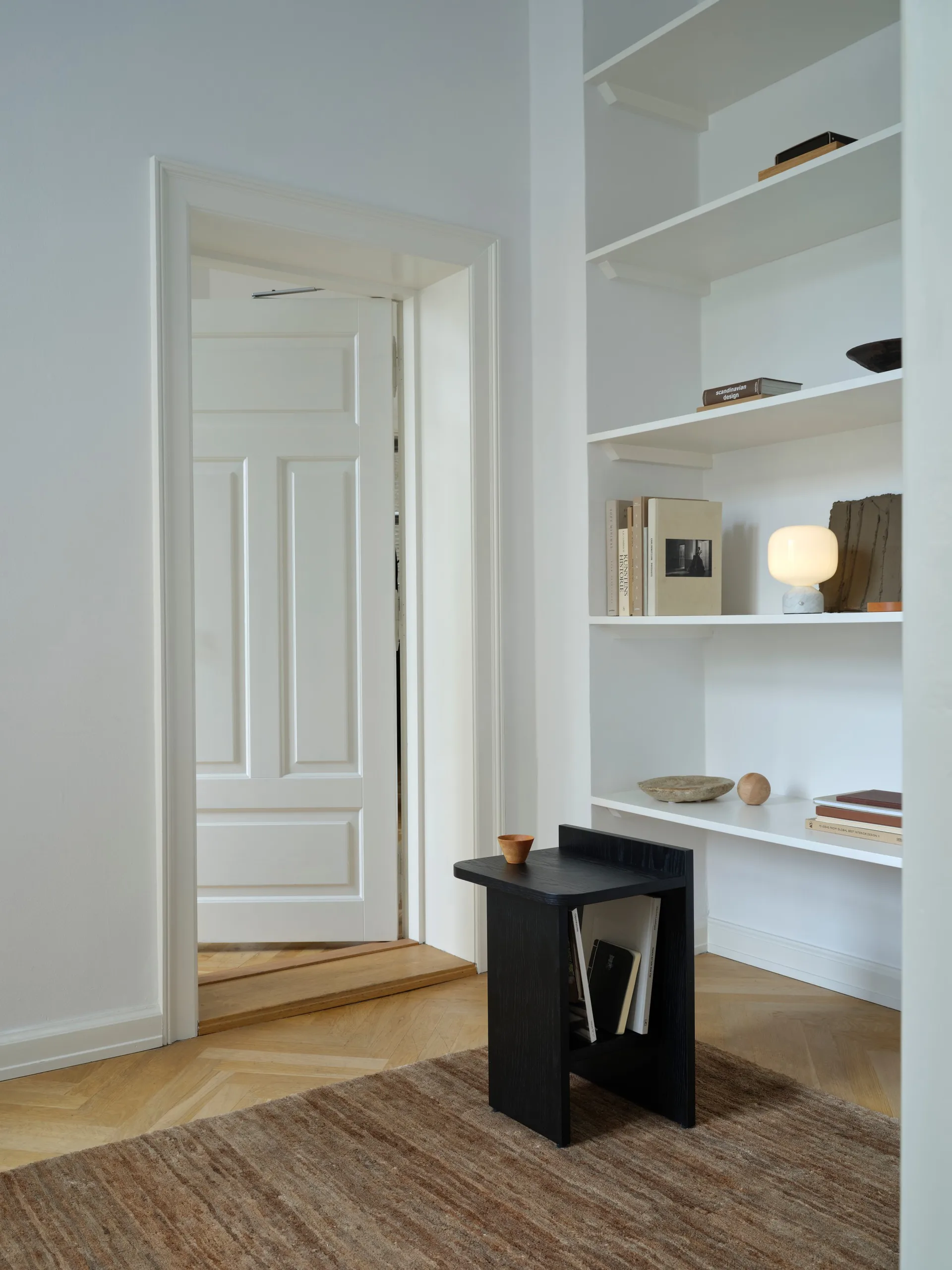 Ismo stolik boczny, Czarny jesion Gejst