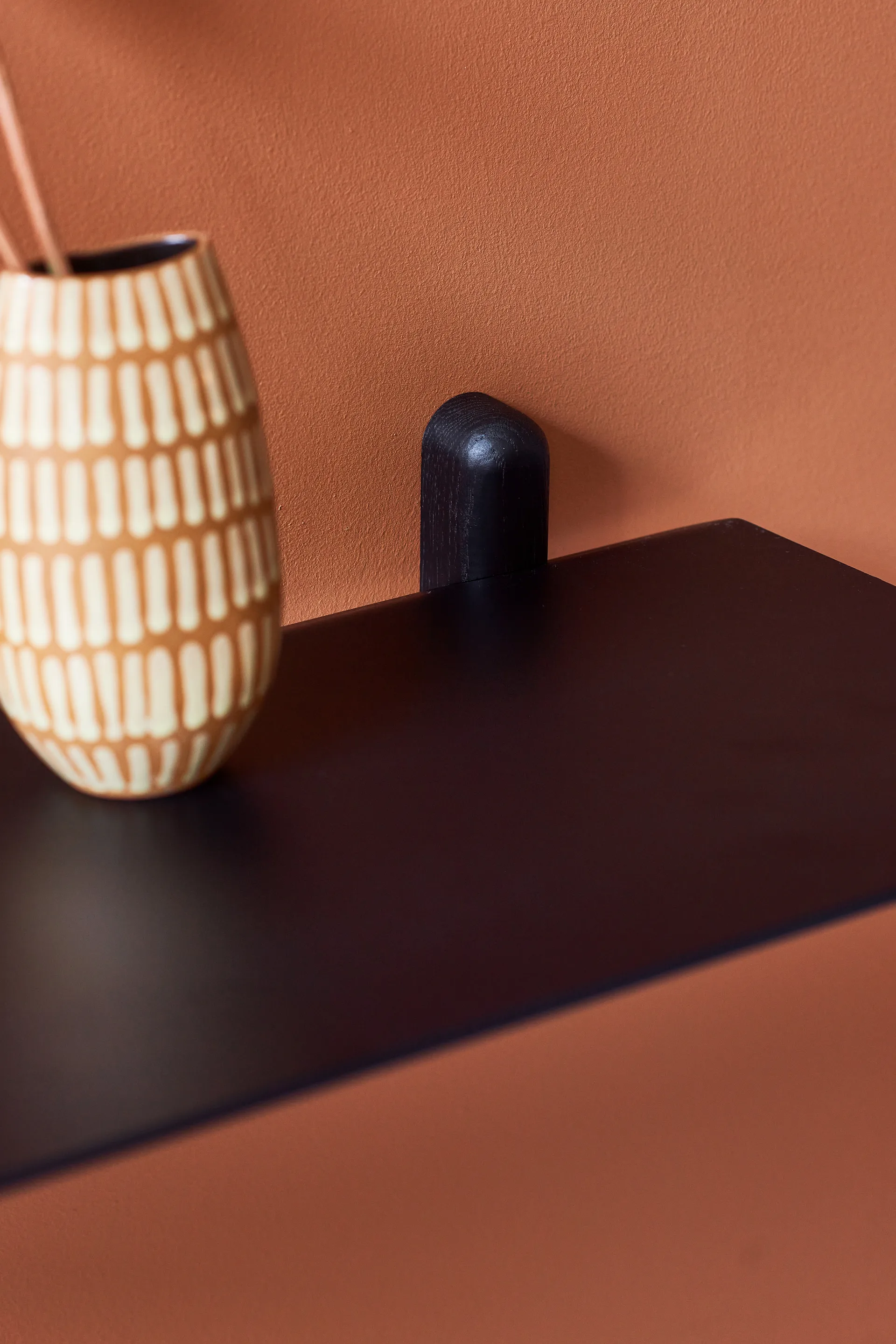 Półka Nivo G duża, Jesion bejcowany na czarno-czarny Gejst