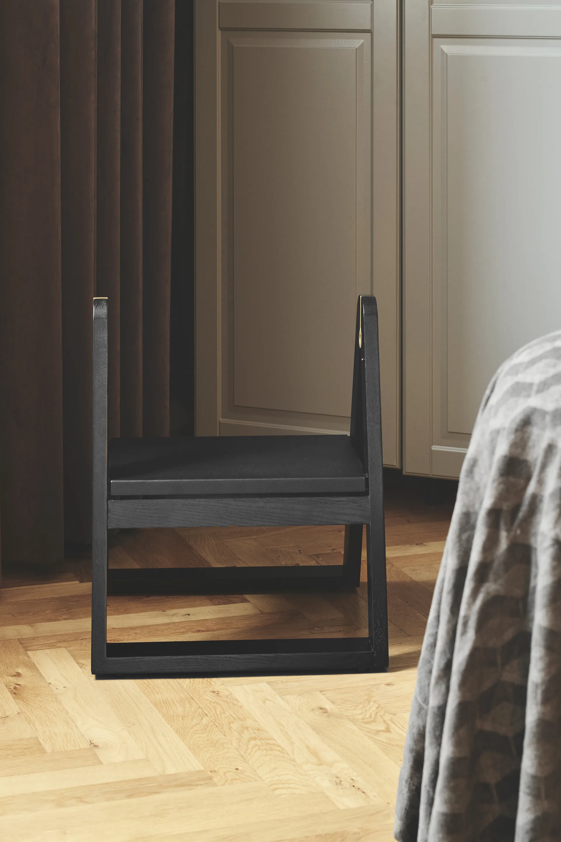 Reech step stołek, Black Gejst