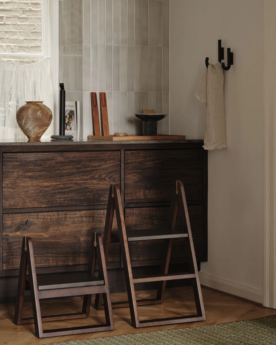 Reech step stołek, Ciemny jesion Gejst