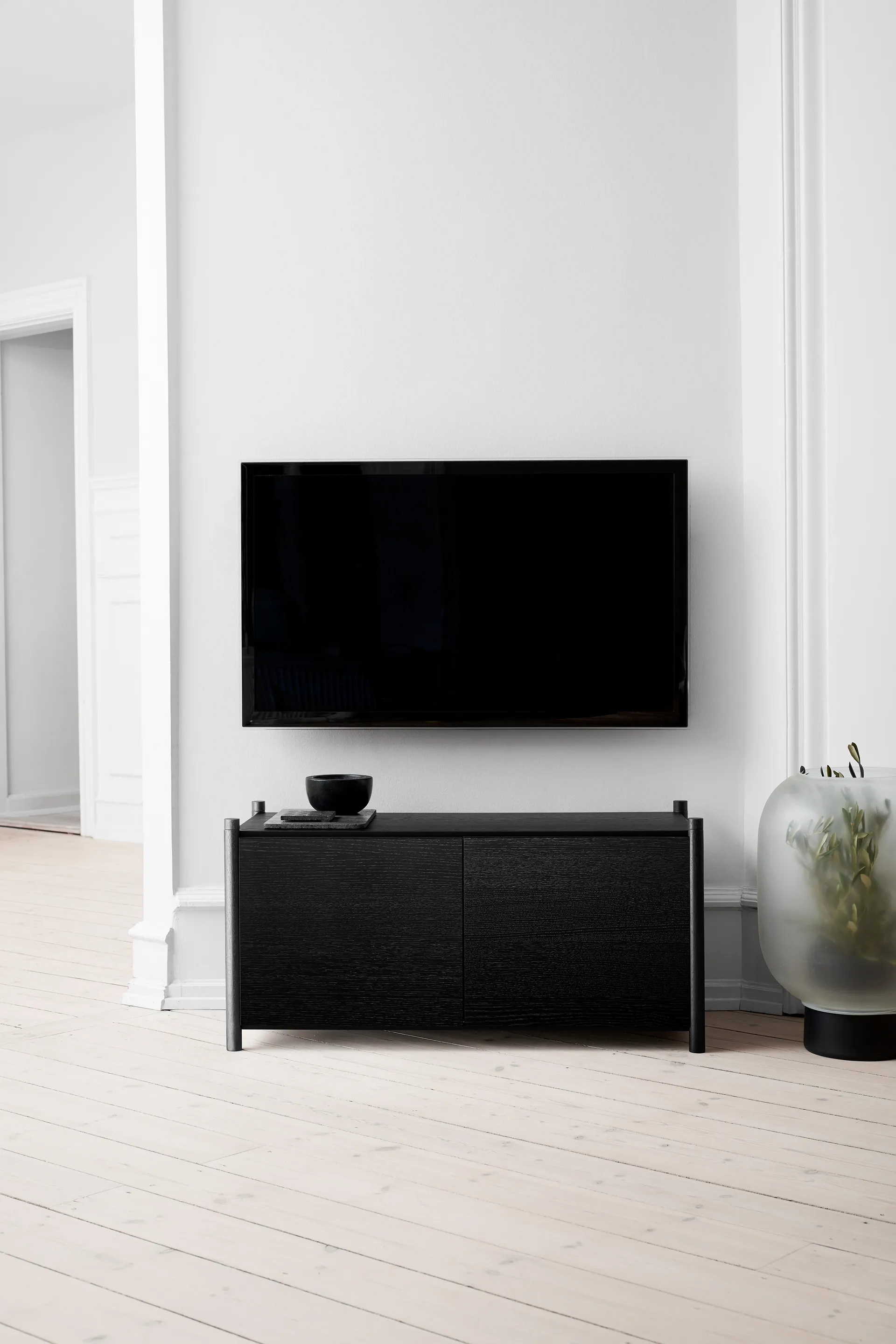 Sceene szafka na książki G, Dąb bejcowany na czarno Gejst