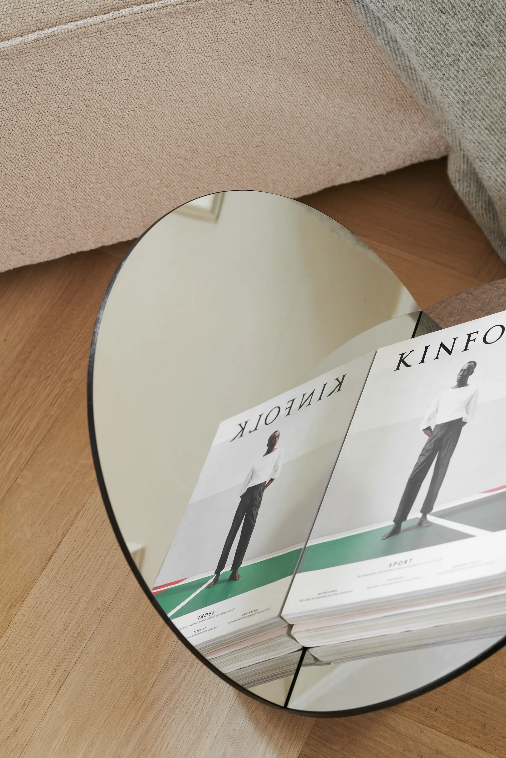 Silia stojak na gazety, Nierdzewny stal Gejst