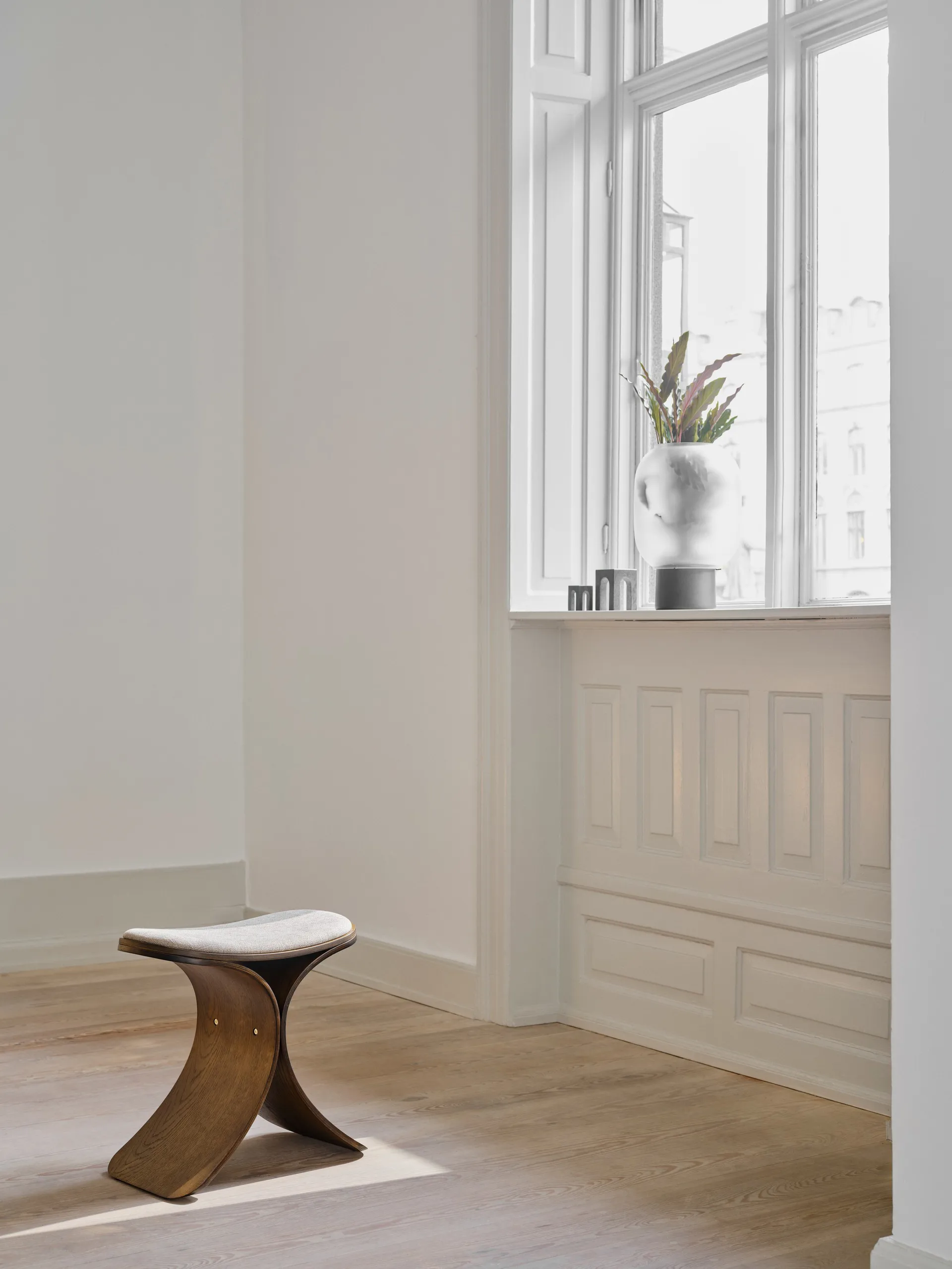 Stołek Luno 48×28×72 cm, Ciemny dąb–ciemny beżowy tekstylia Gejst