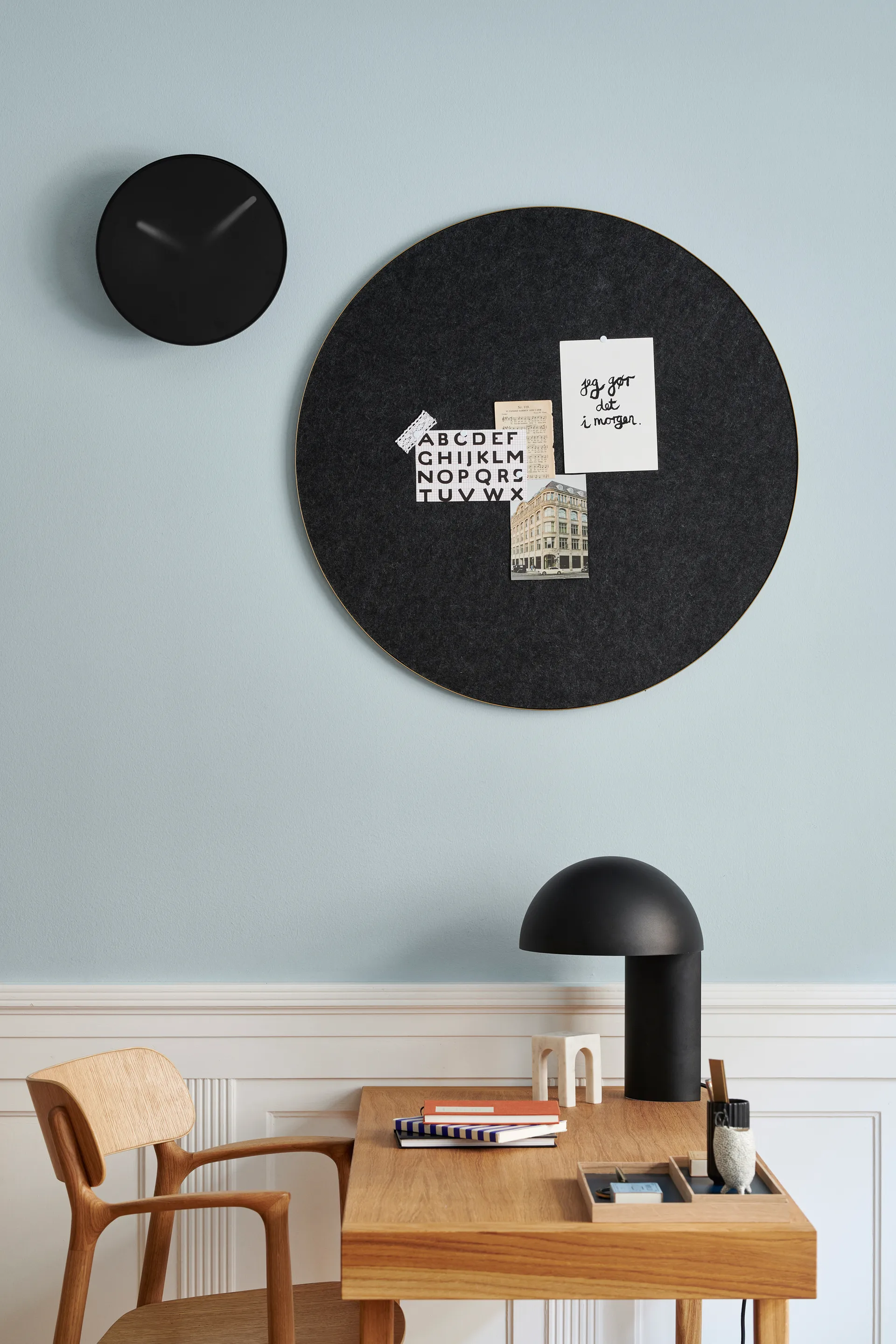 Tablica ścienna Retell Ø80 cm, Czarny-mosiądz Gejst