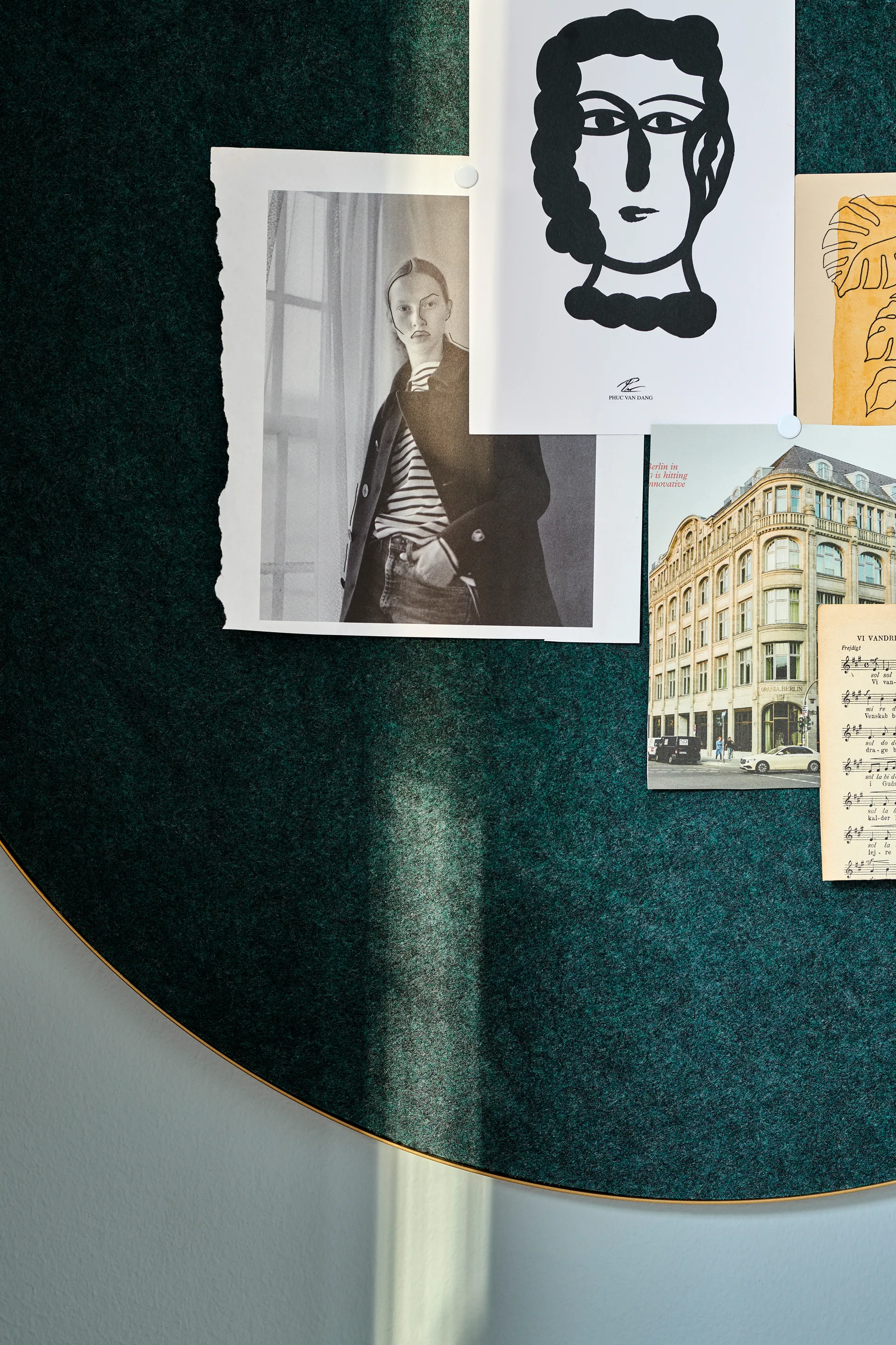 Tablica ścienna Retell Ø80 cm, Zielony-mosiądz Gejst