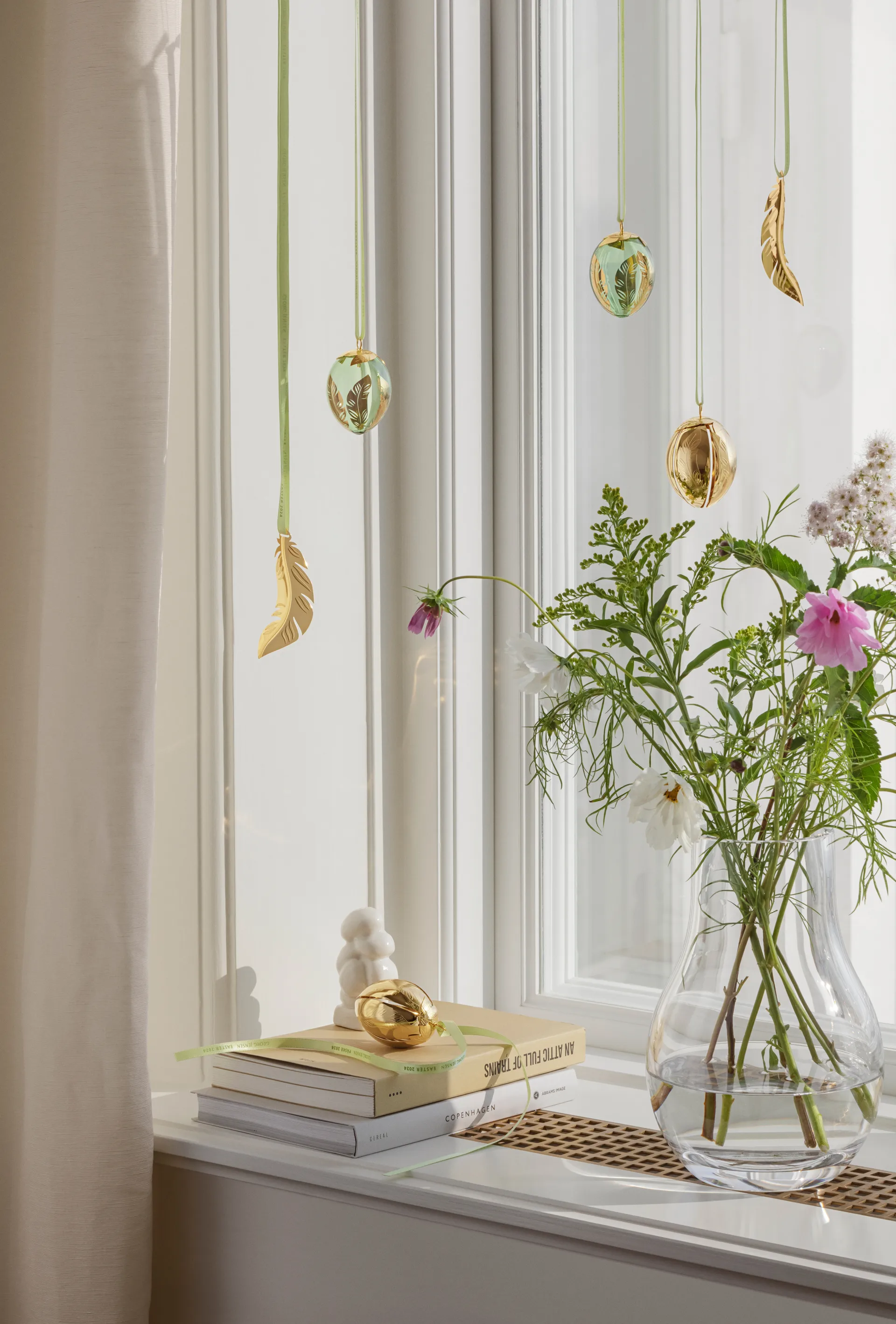 Georg Jensen zawieszka Wielkanocne piórko 2024, Pozłacane 18-karatowym złotem Georg Jensen