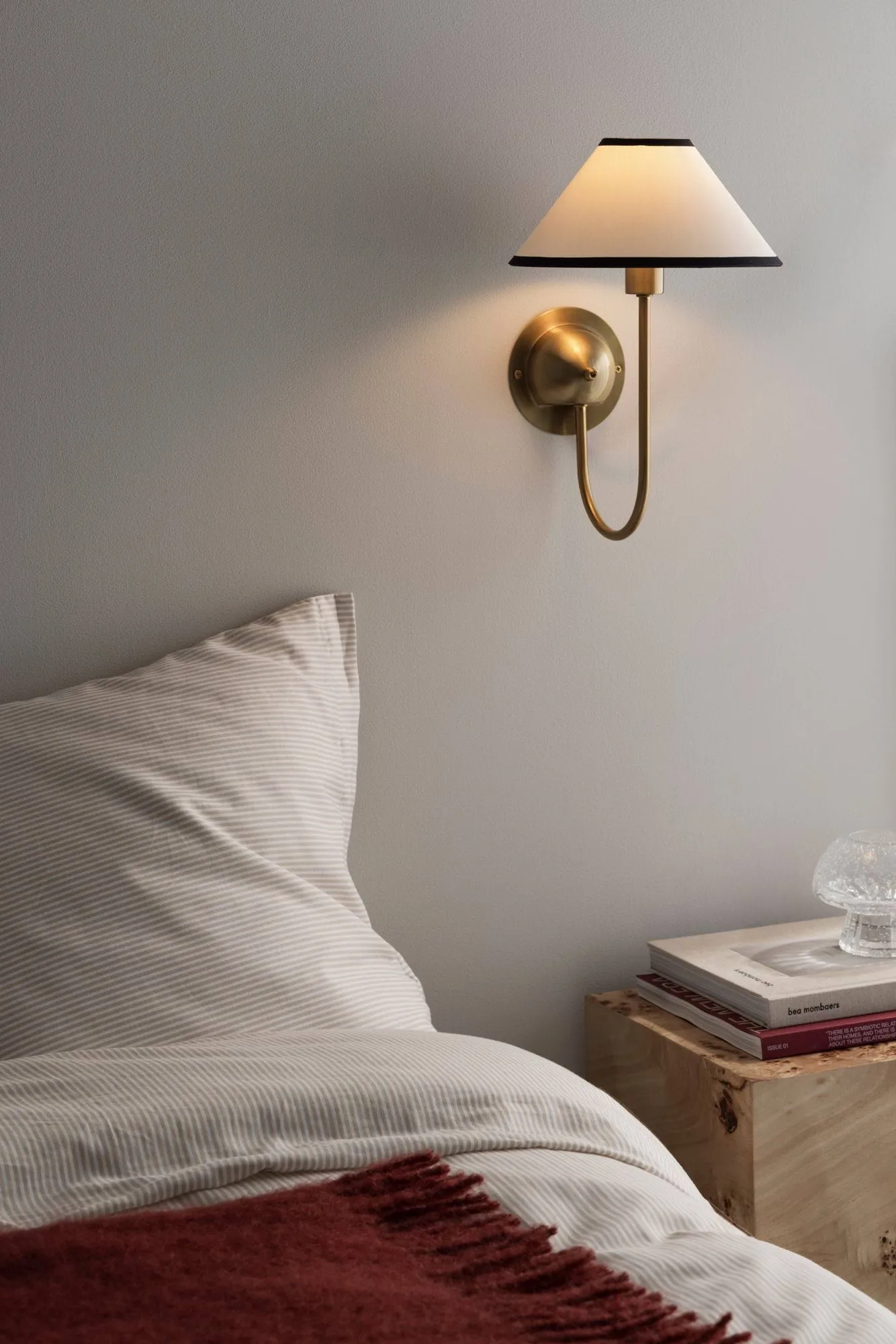Kinkiet Iris, Creme-noir Globen Lighting