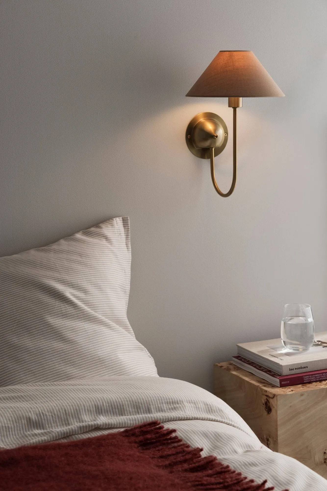 Kinkiet Iris, Mocha Globen Lighting