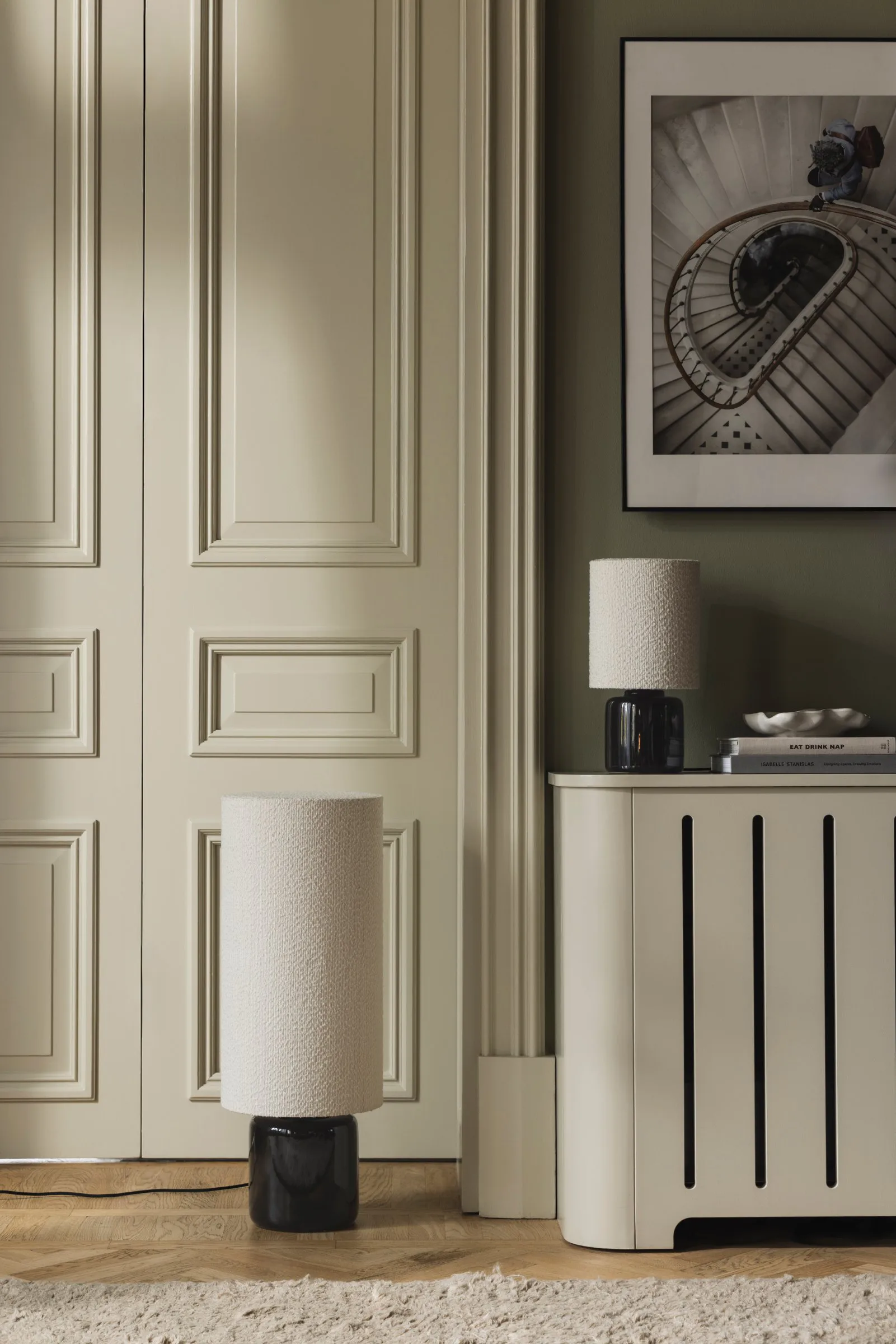 Lampa podłogowa Florian, Biel bouclé/czerń, Ø30×80 cm Globen Lighting