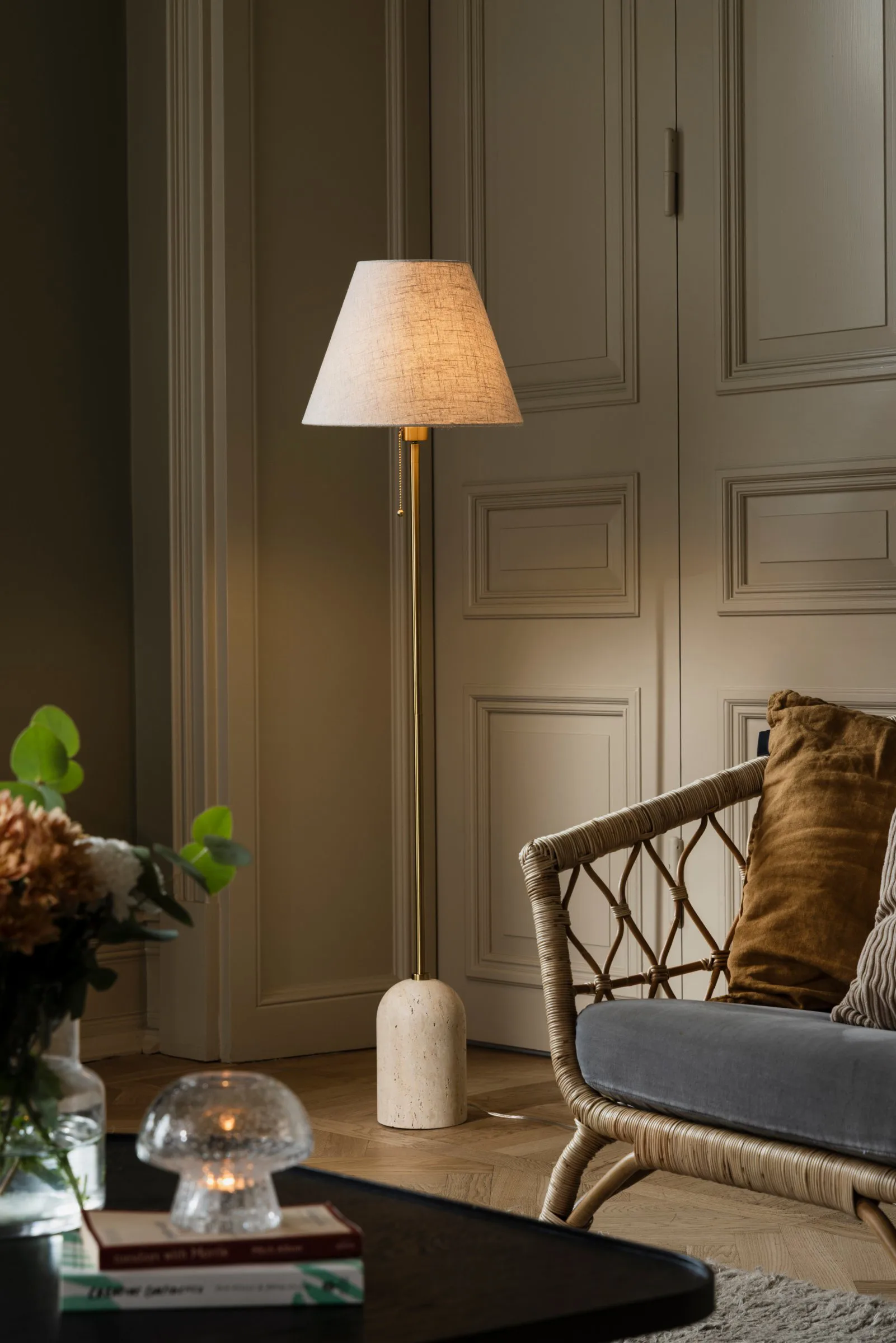 Lampa podłogowa Gino, Beżowy trawertyn Globen Lighting