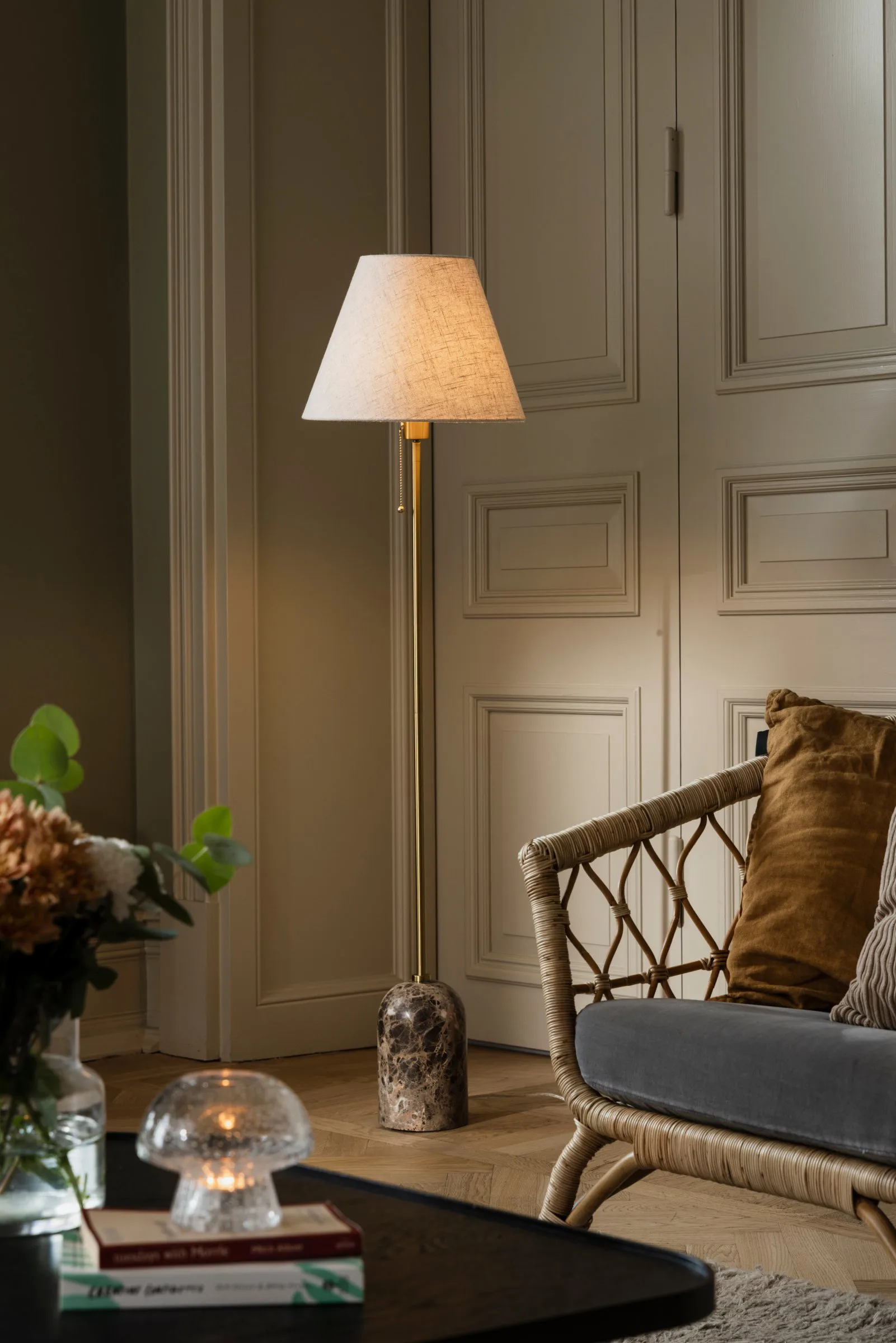 Lampa podłogowa Gino, Brązowy marmur Globen Lighting