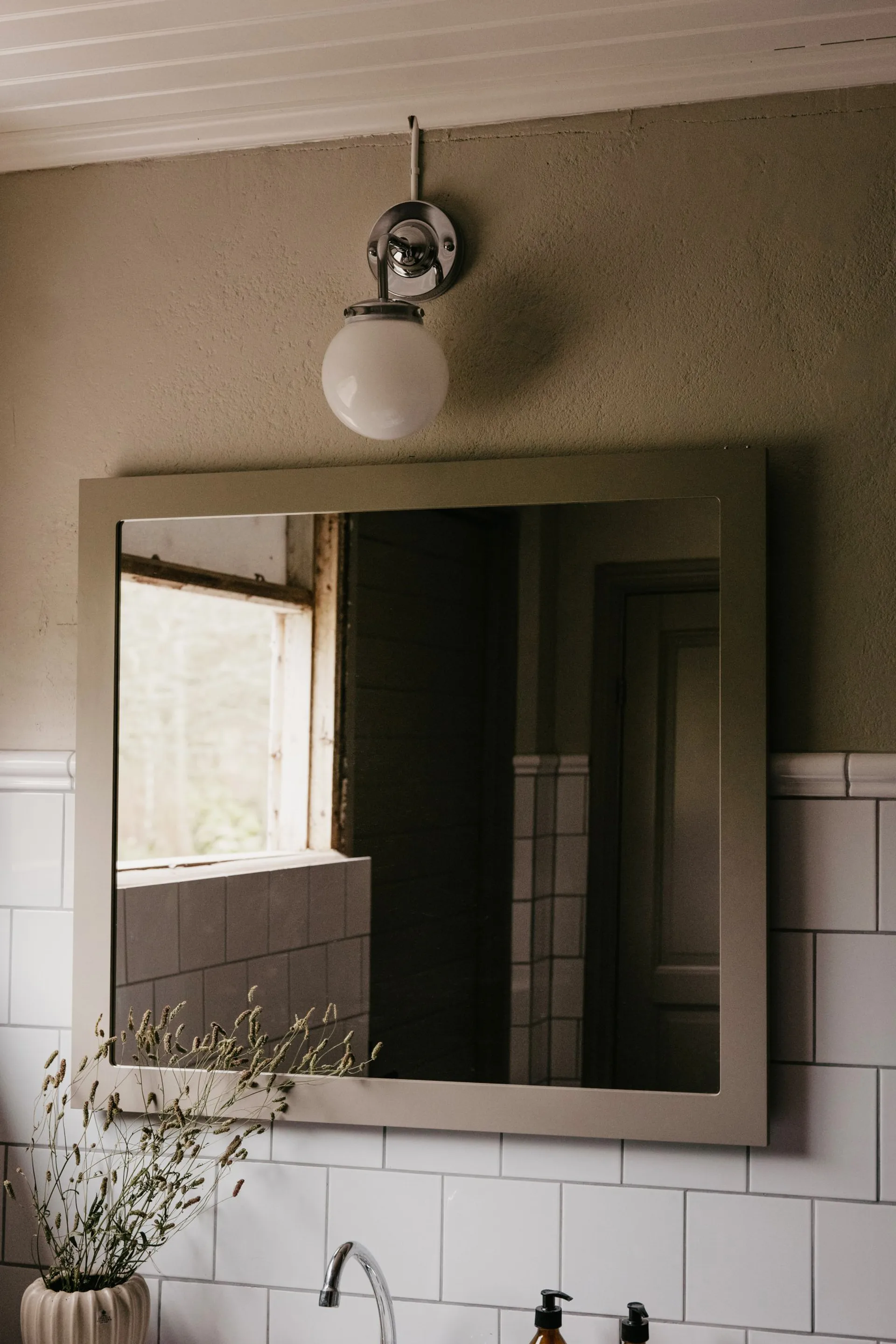 Lampa ścienna Alley 1 IP44, Chrom-biały Globen Lighting