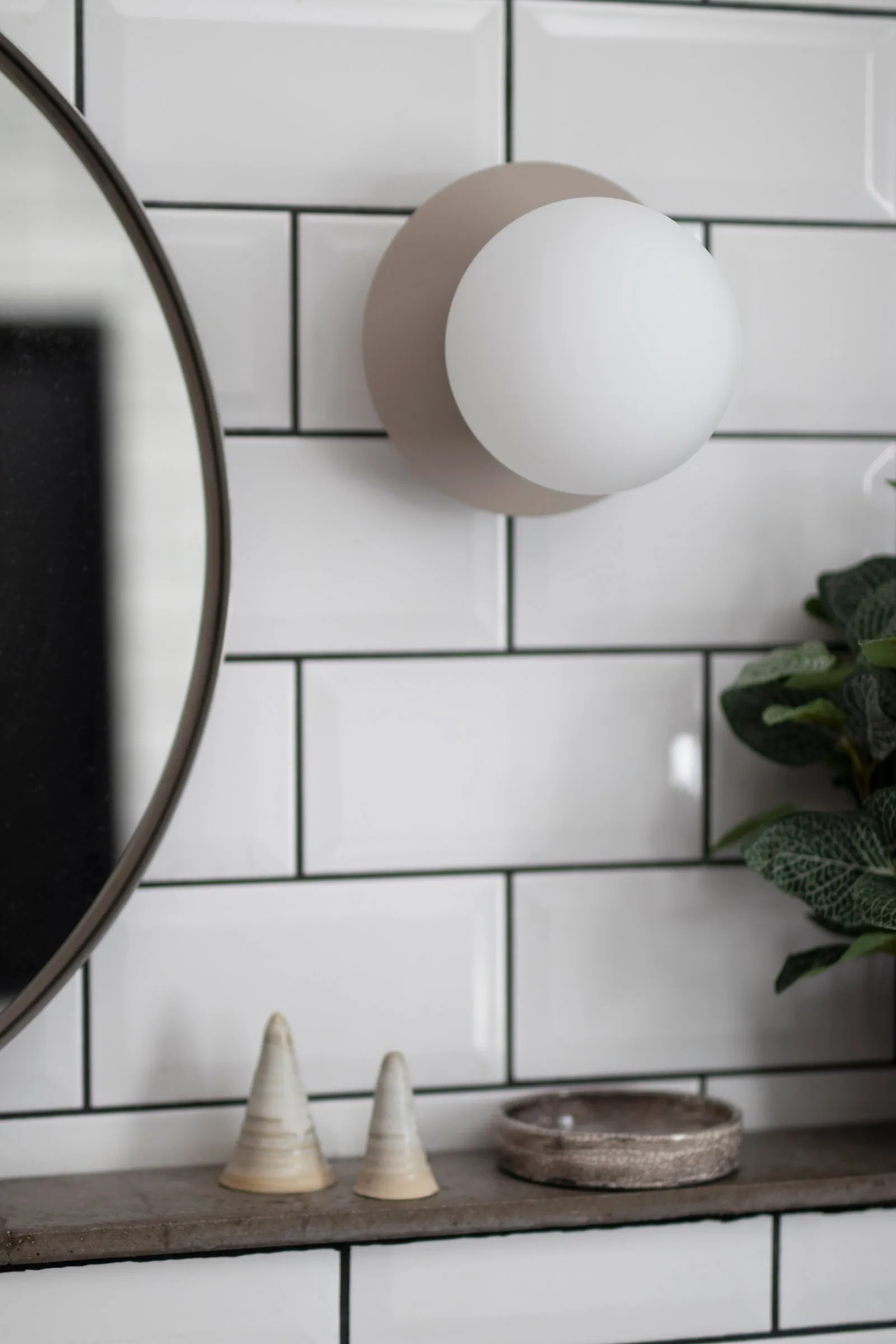 Lampa ścienna Art Deco IP44/sufitowa, Błotno-biały Globen Lighting